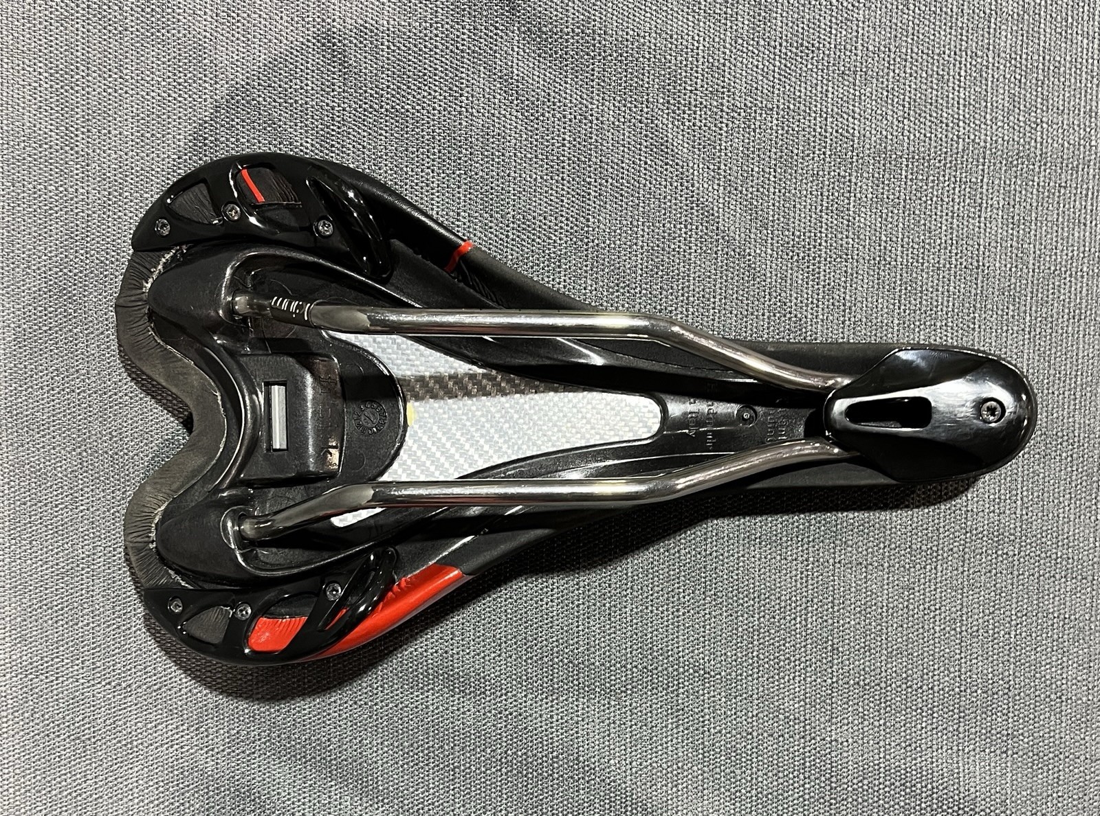 Fi’zi:k Aliante VSX Saddle Road / Gravel 140 x 265mm 7 x 7 K:ium Rails Fizik