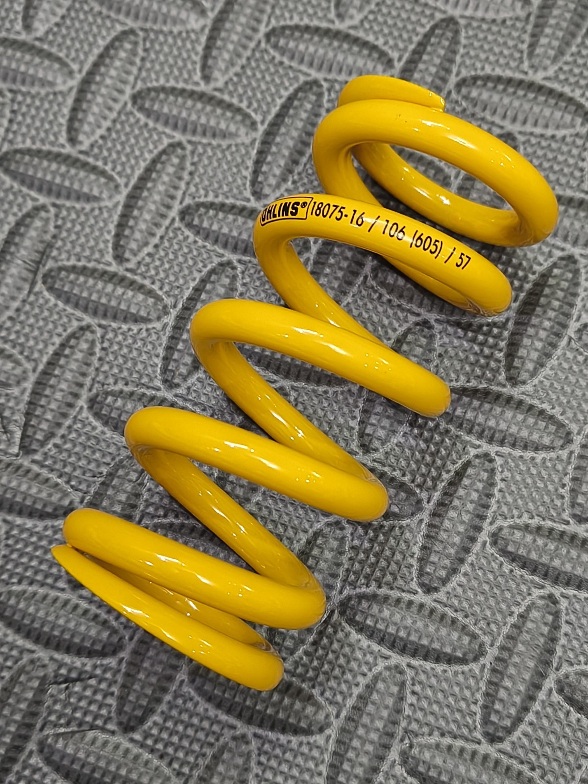 Ohlins Coil Spring 605lbs 2.25/57mm For TTX22M