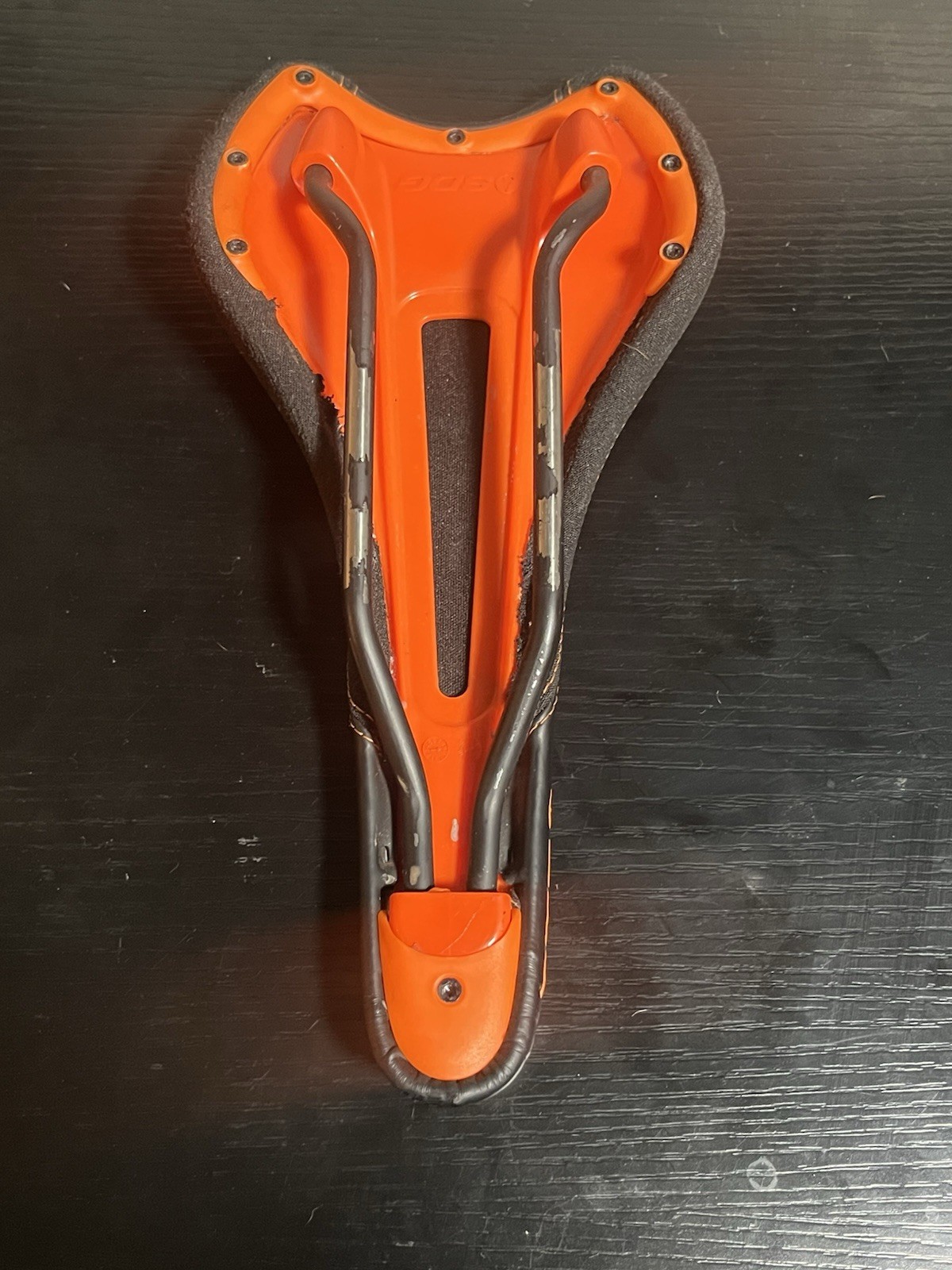 SDG Radar Saddle Black/Orange – 235g