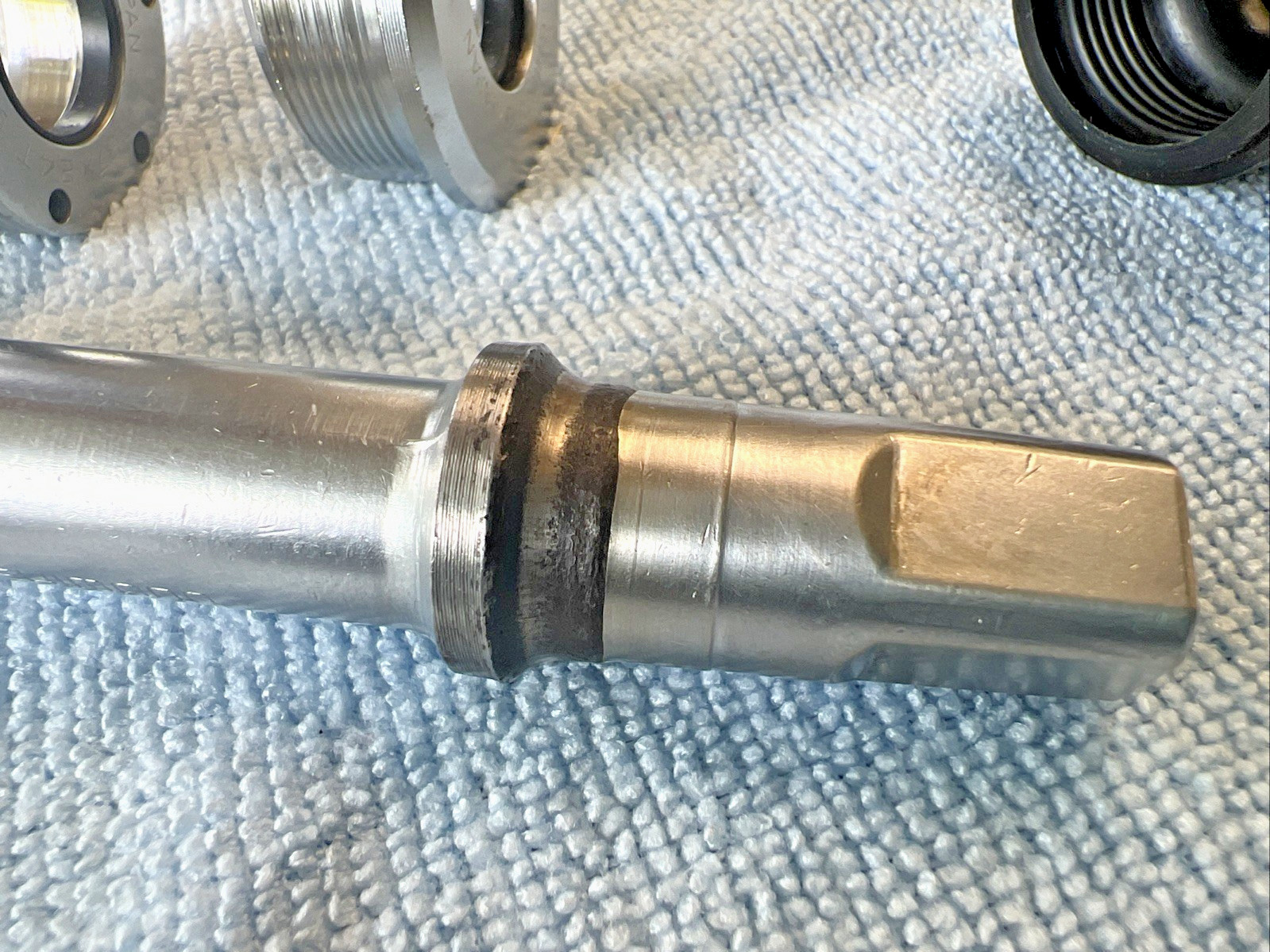 Shimano Deore XT BB-M730 Bottom Bracket – 68 x 122.5MM BSA English