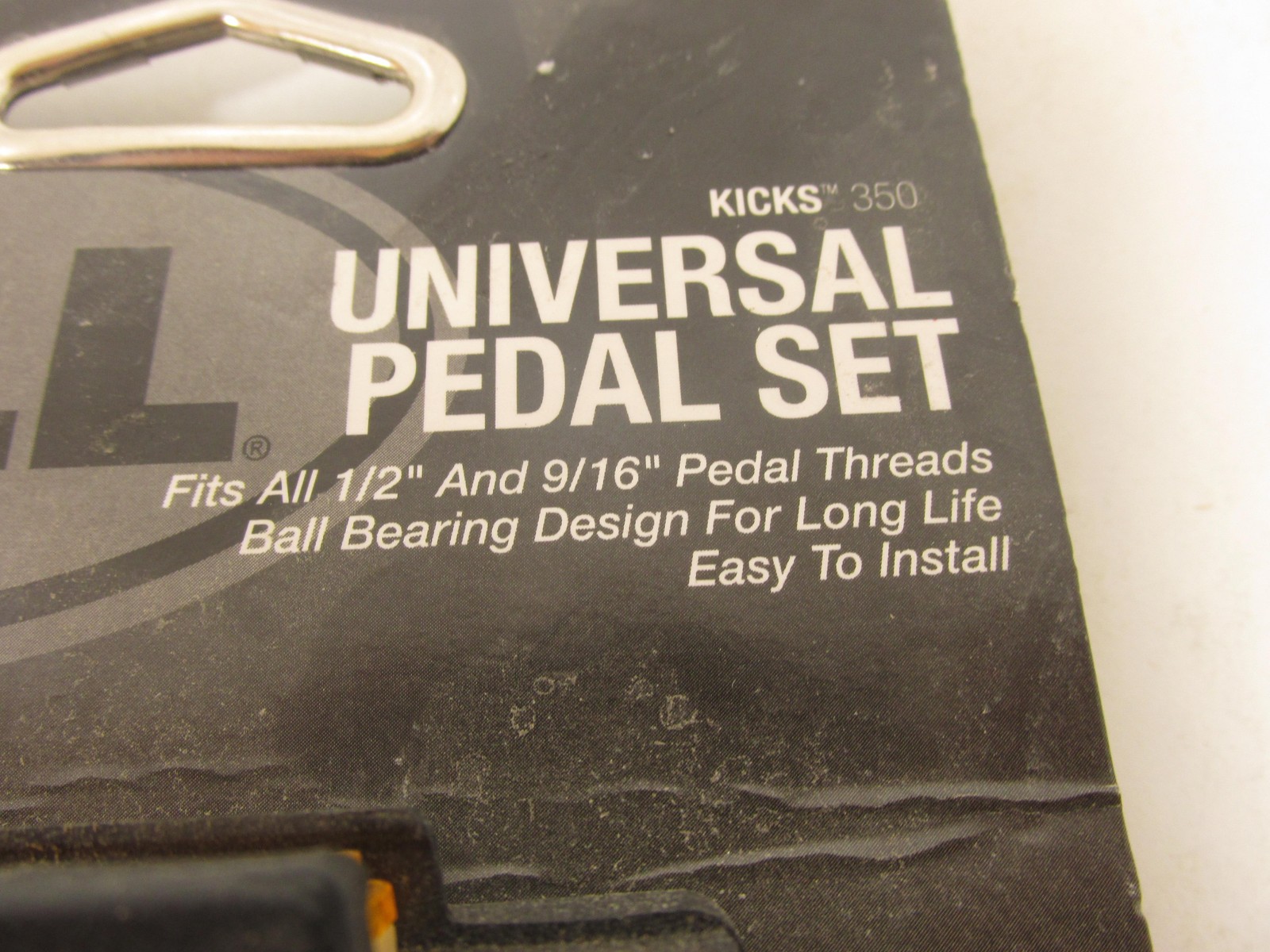 Bell Universal Pedal Set KICKS 350 Bicycle Platform Pedals Black Reflectors