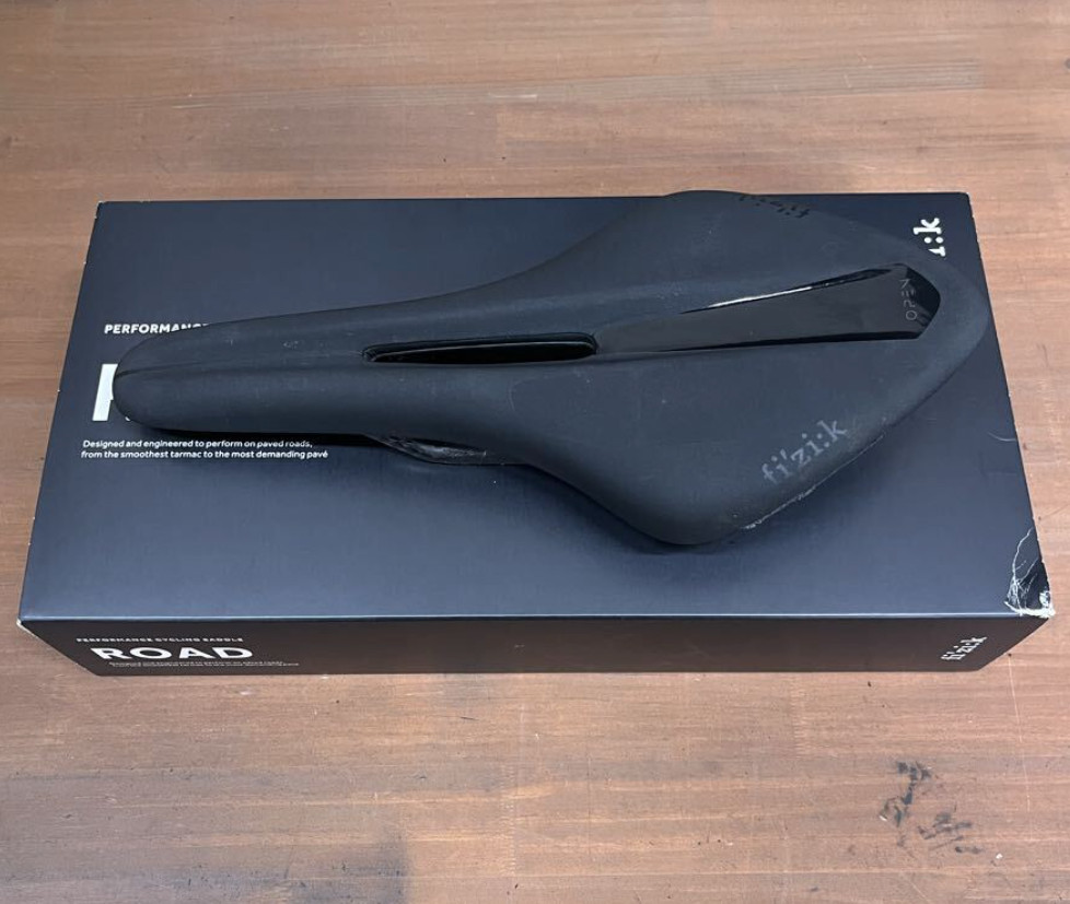 Fizik Arione R1 Open Regular Carbon Rail Road Saddle snake