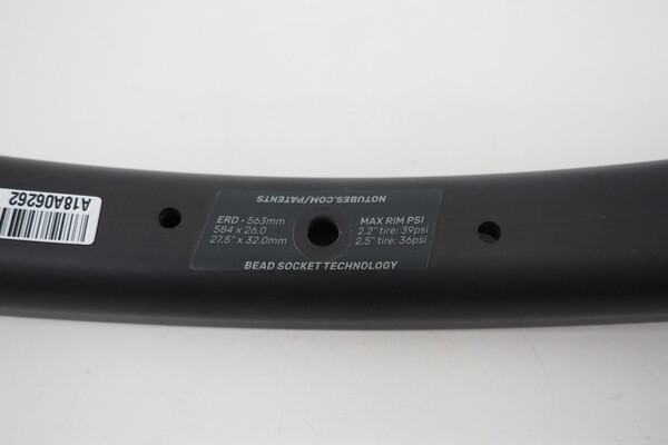 New! Stan’s NoTubes Arch CB7 Carbon Mountain Bike Rim 27.5″ 28 Hole BK RTAC70001
