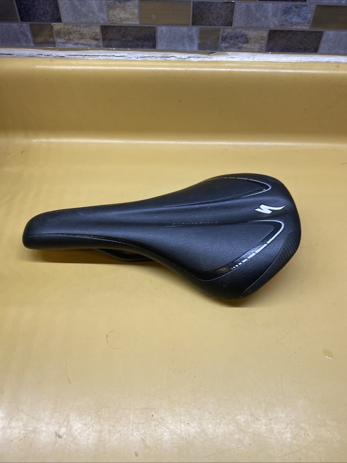 Black Specialized Henge Pro Carbon Body Geometry 260m X 159mm Carbon Rail Saddle
