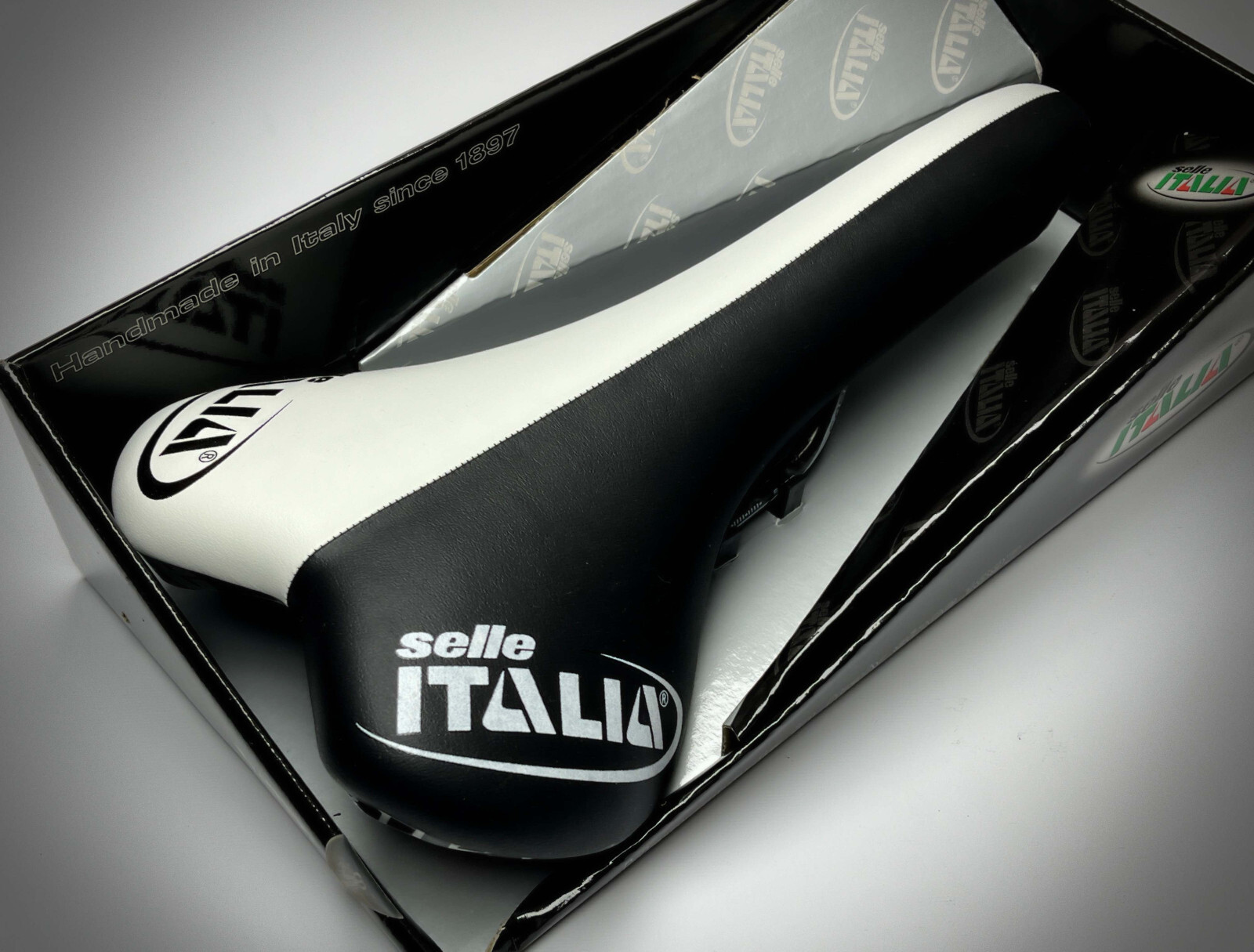 Nos Selle Italia Turbomatic White And Black Leather Saddle Carbon New From 2009