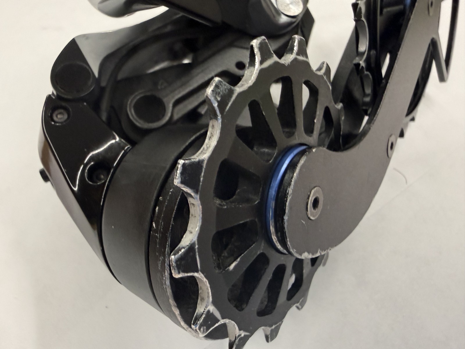 SRAM Red AXS eTap D1 Electronic 12-Spd Rear Derailleur & Black Kogel Kolossos