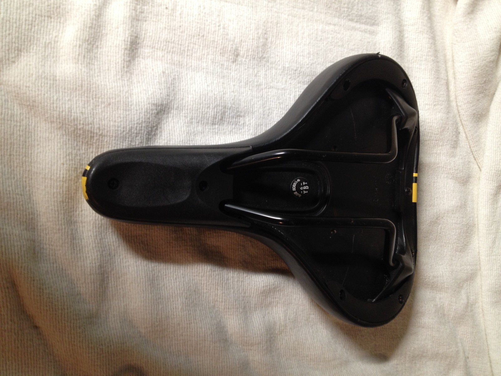 Mens Bike seat ZZ Black with yellow stripes