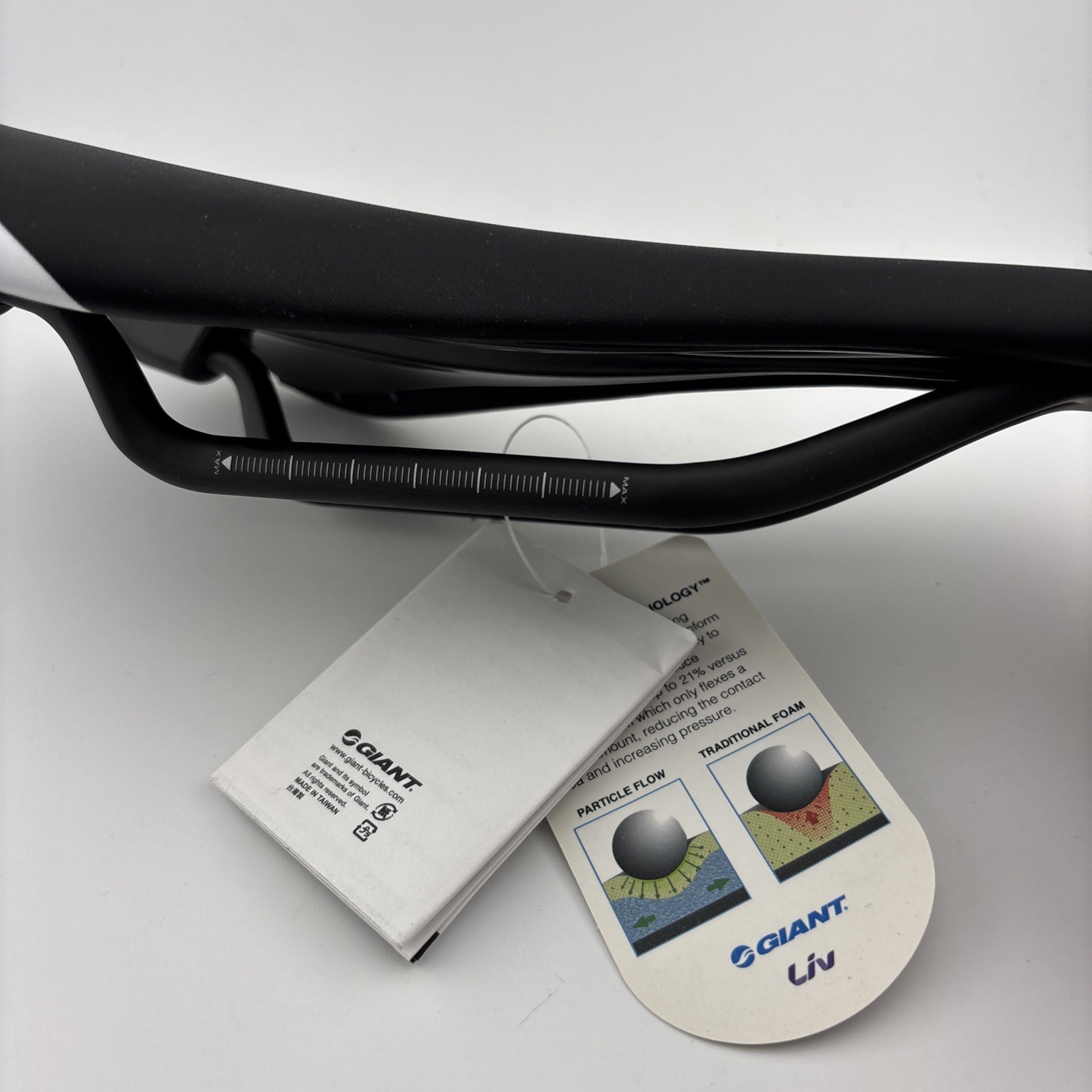 Giant Cobalt Collection Contact SLR Saddle Forward Position Carbon Black