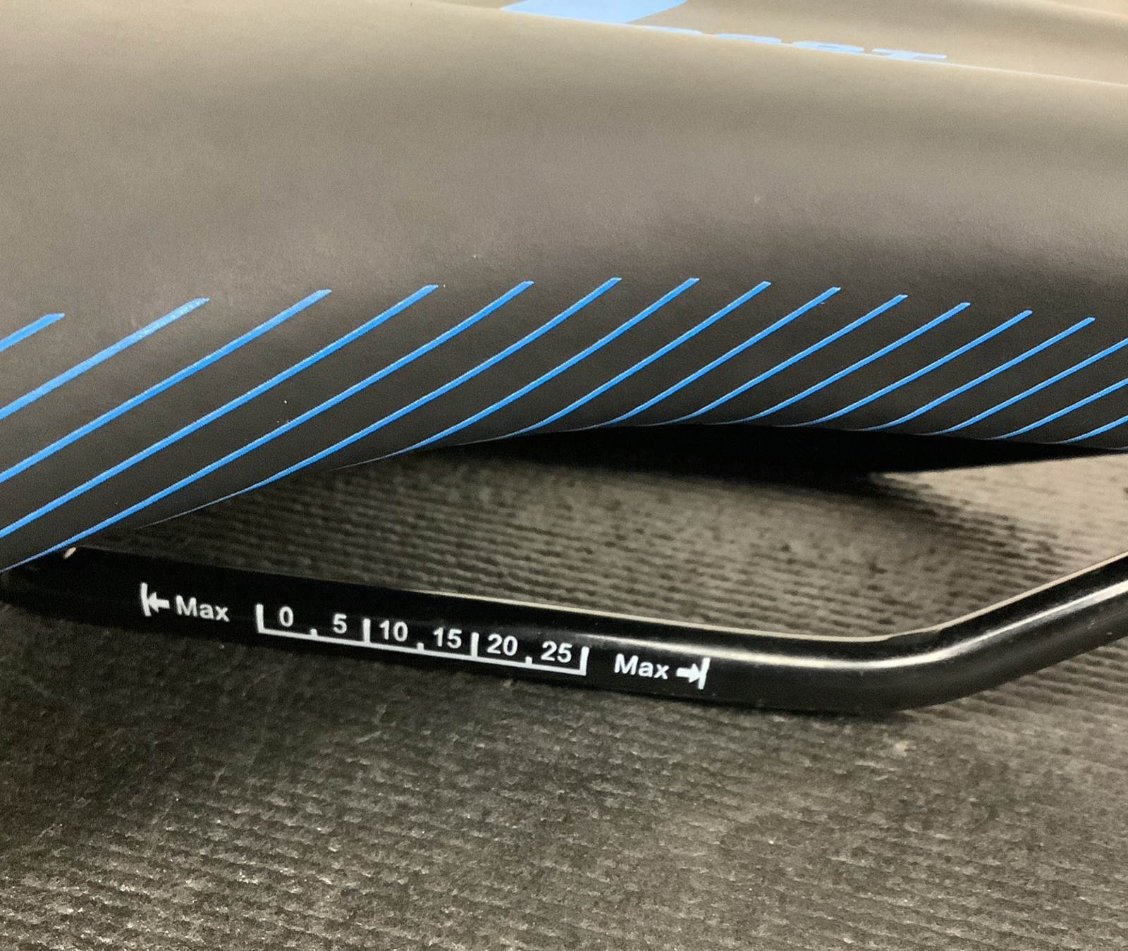 Oval Concepts 238t Saddle Steel Rails 142x280mm Blue & Black Bike Seat Road Bike