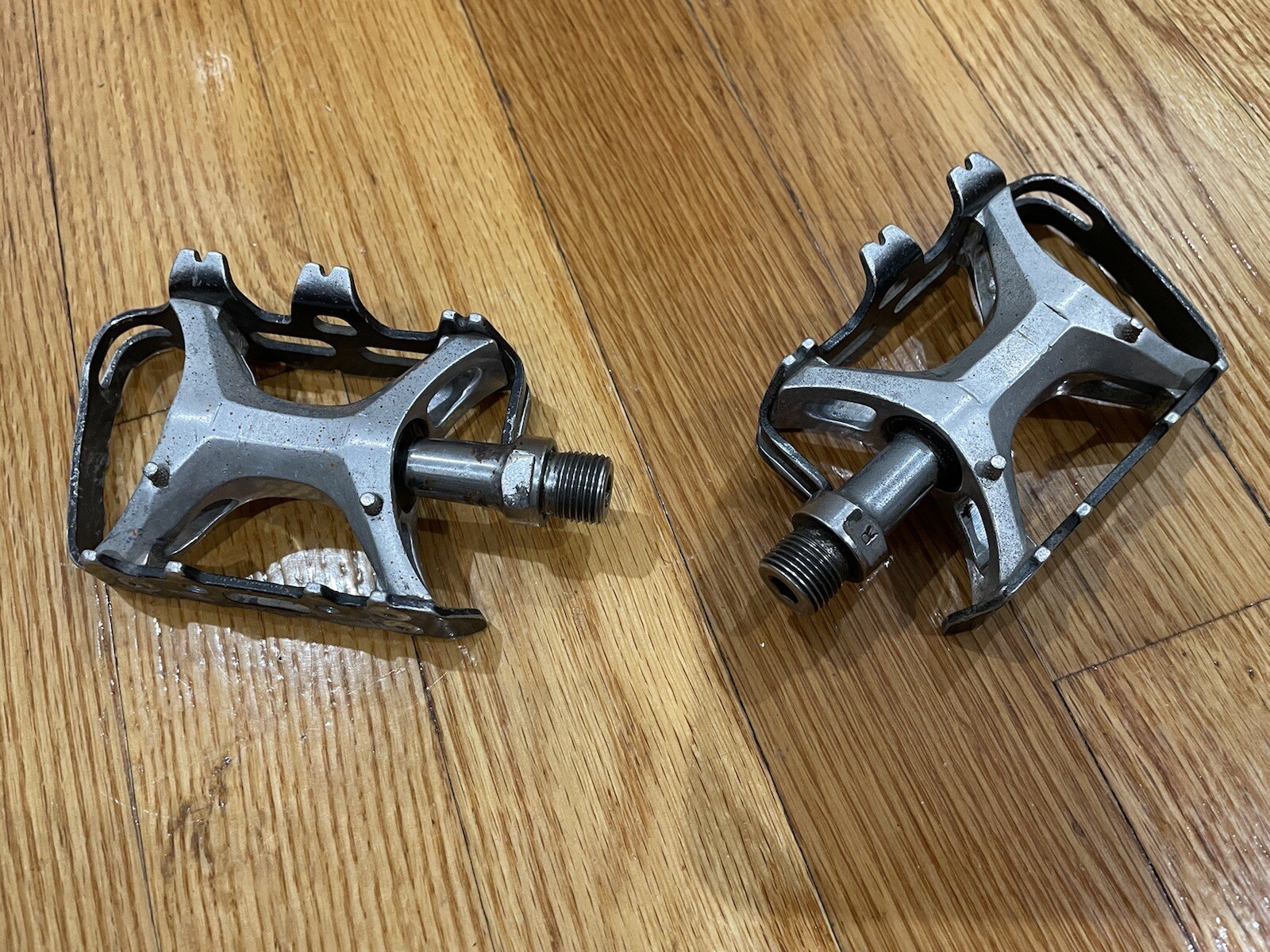 Vintage Suntour XC Pro WTB Grease Guard 9/16″ x 20 MTB Pedals, Excellent Cond