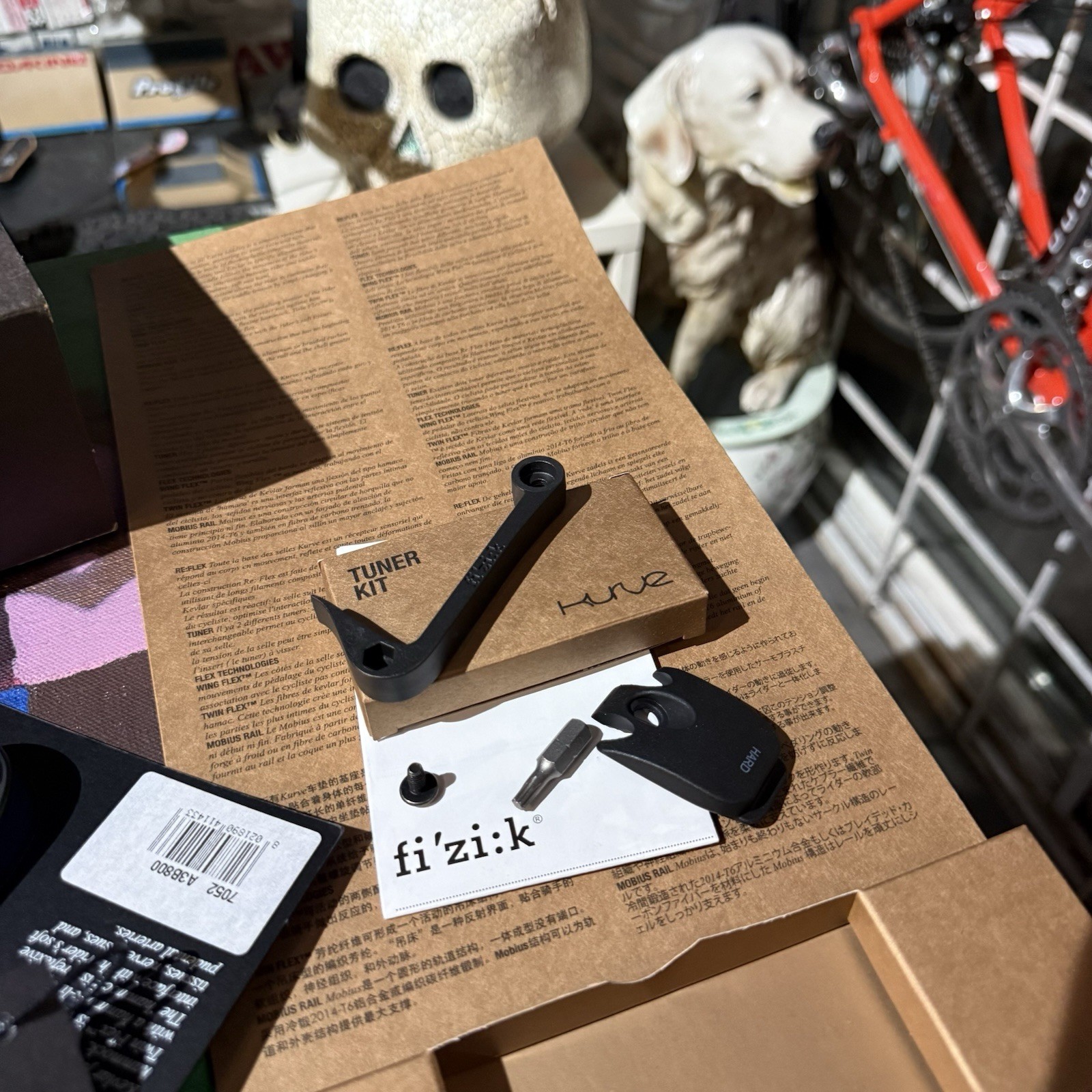 NOS FIZIK KURVE CHAMELEON CARBON RAIL SADDLE – 185 GRAMS – NEW IN BOX / COMPLETE