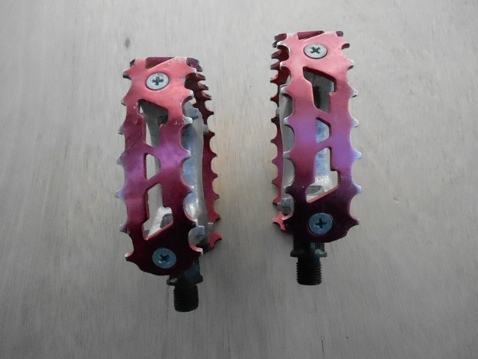 Victor Beartrap 1/2in Pedals in Red Old School BMX