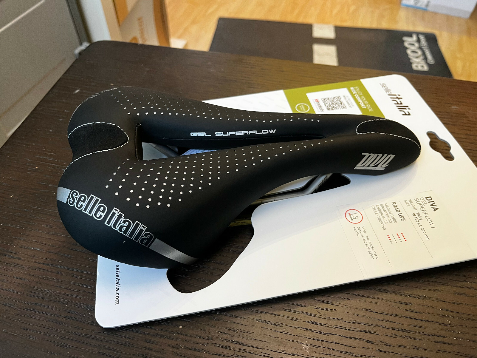 Selle Italia DIVA Gel Superflow 152x270mm L3 TI316 Rail Road Saddle (Black)