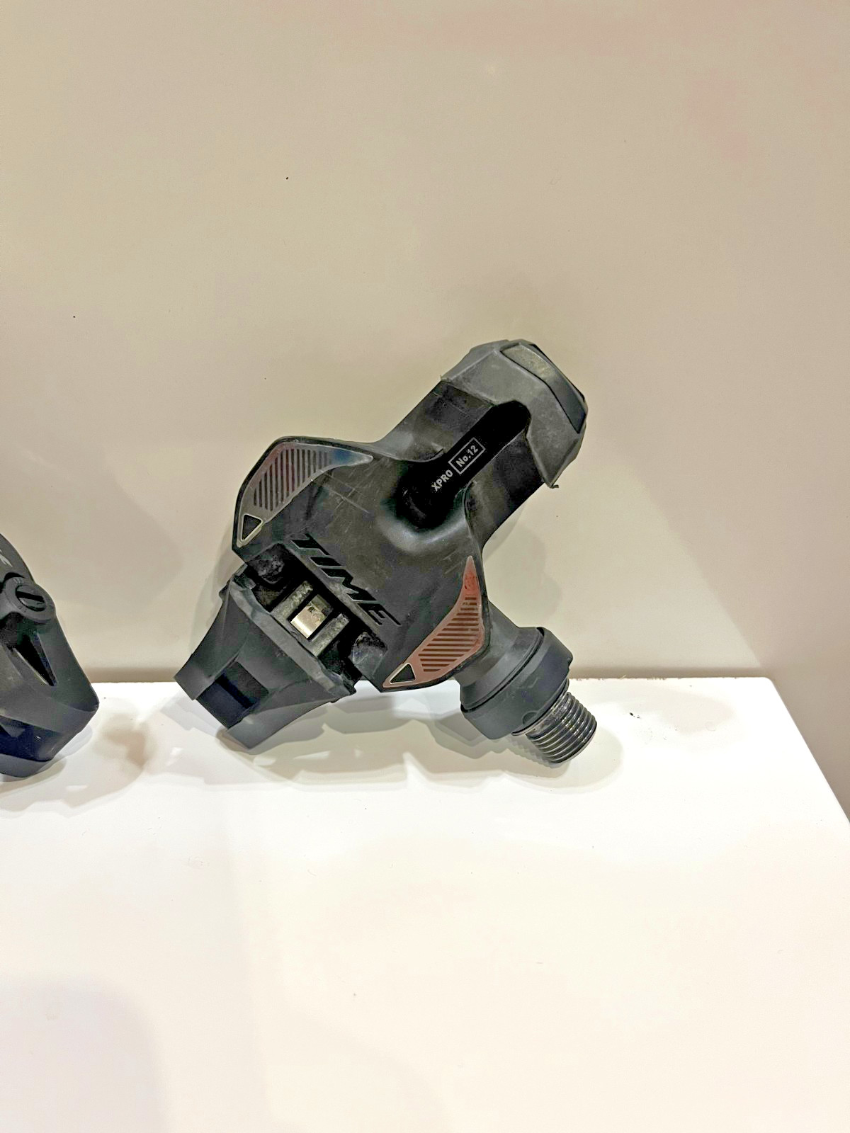 Time XPRO 12 Pedals – Single Sided Clipless , Ti Carbon, 9/16″,Black/Black, 184g