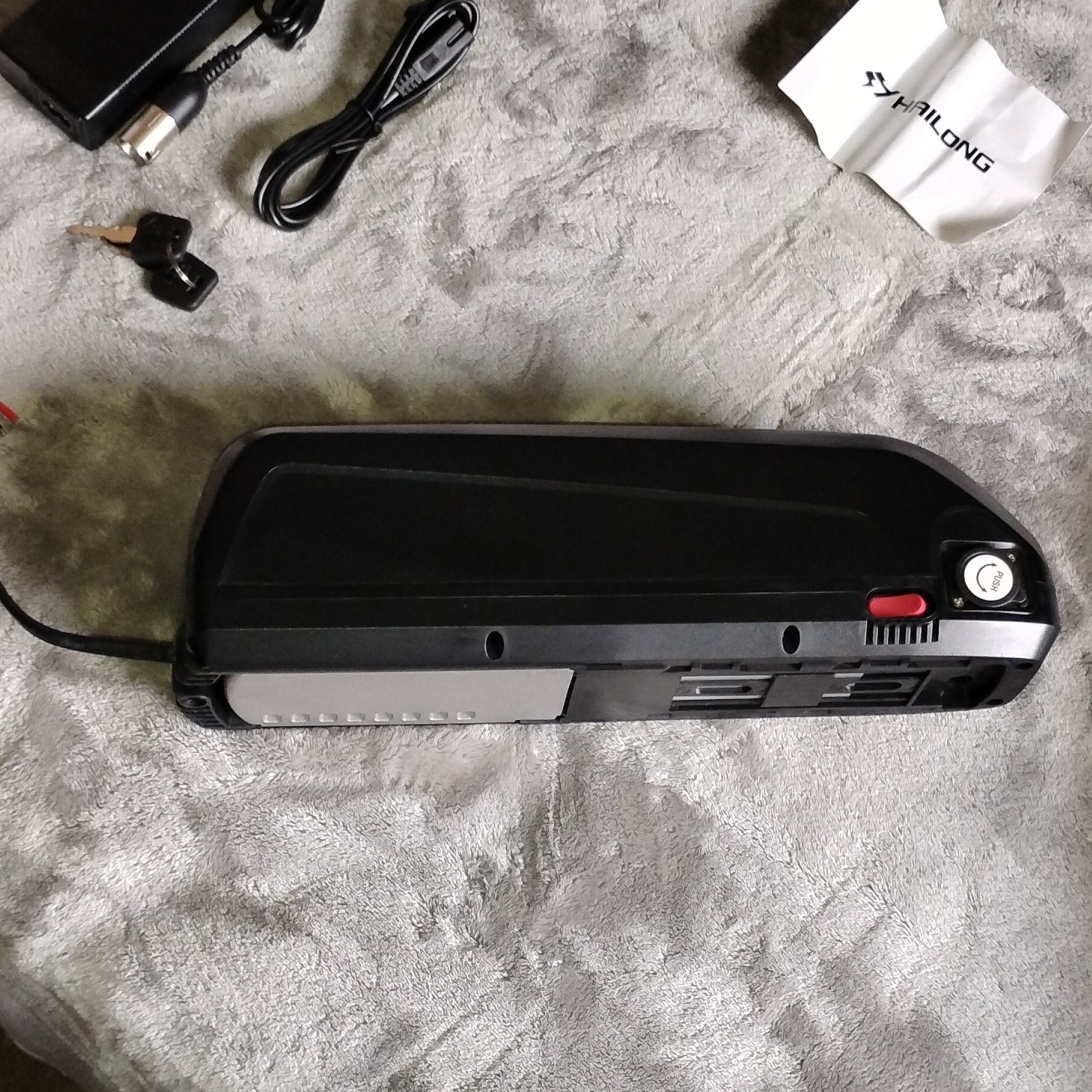 Hailong HB-48V-HC 48V 12.5Ah 600Wh Li-ion E-Bike Battery, Keys, Mount