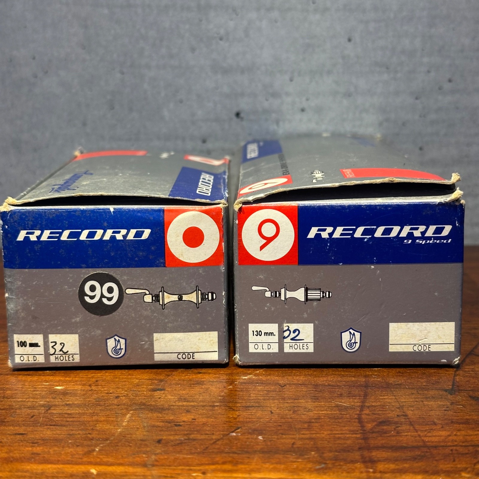 Campagnolo RECORD 9/10/11 Speed Road Hub Set w/Skewers 32H NOS Condition in BOX