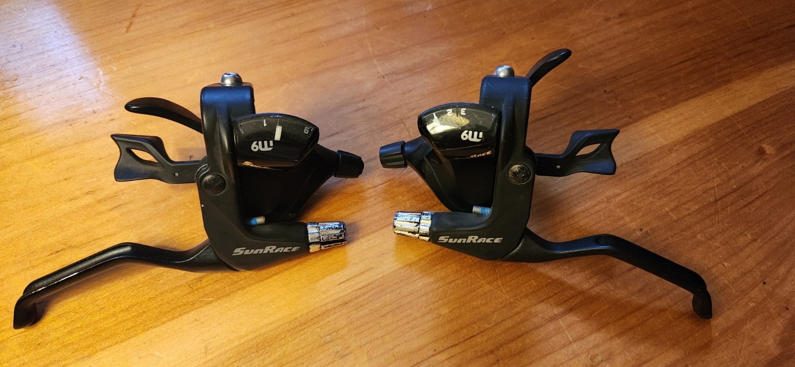 SunRace 3×9 Speed Black Trigger Shifter Set w/V-Brake Levers Shimano Compatible.