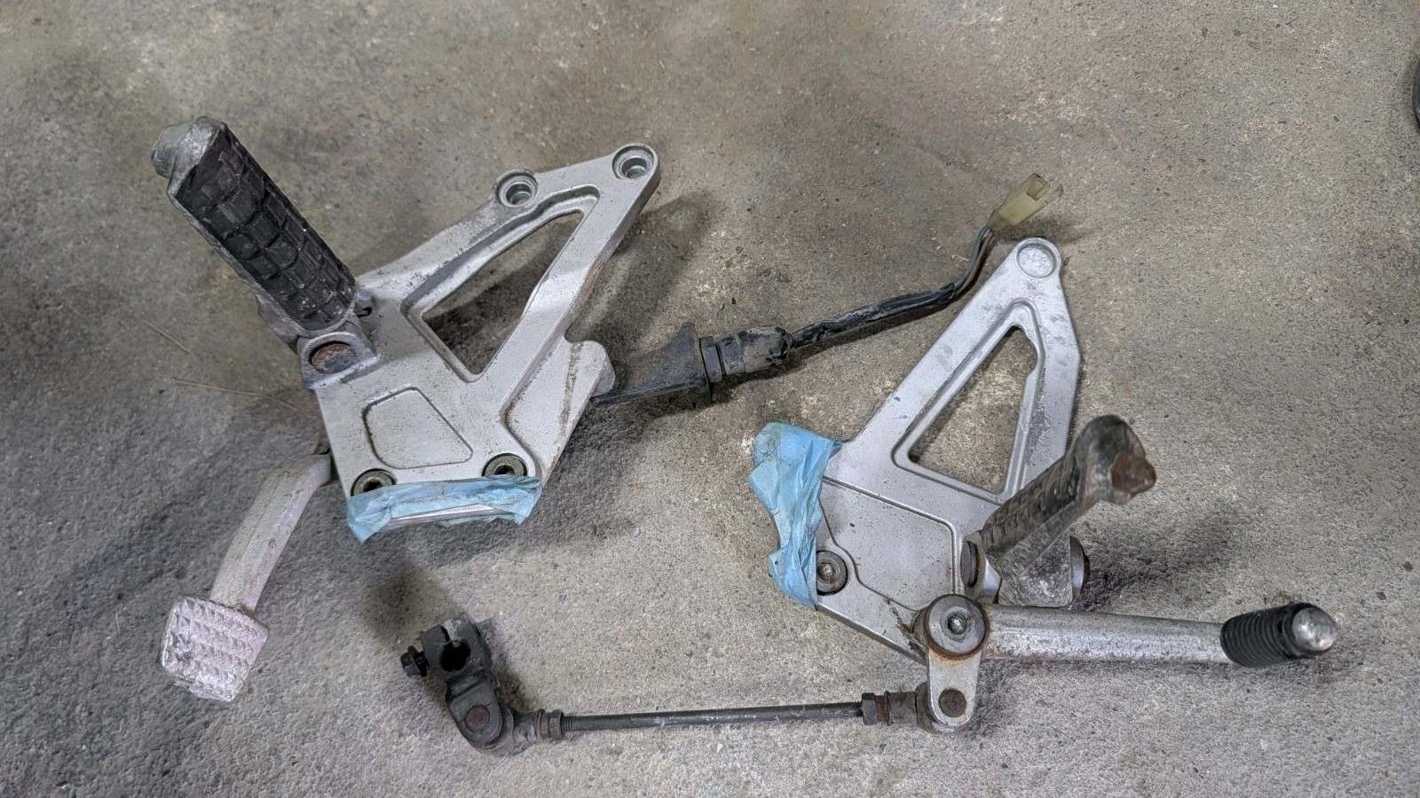 Kawasaki ZX-4 ZX400G Genuine OEM Left Right Footpeg Step Shift Linkage Set 38k