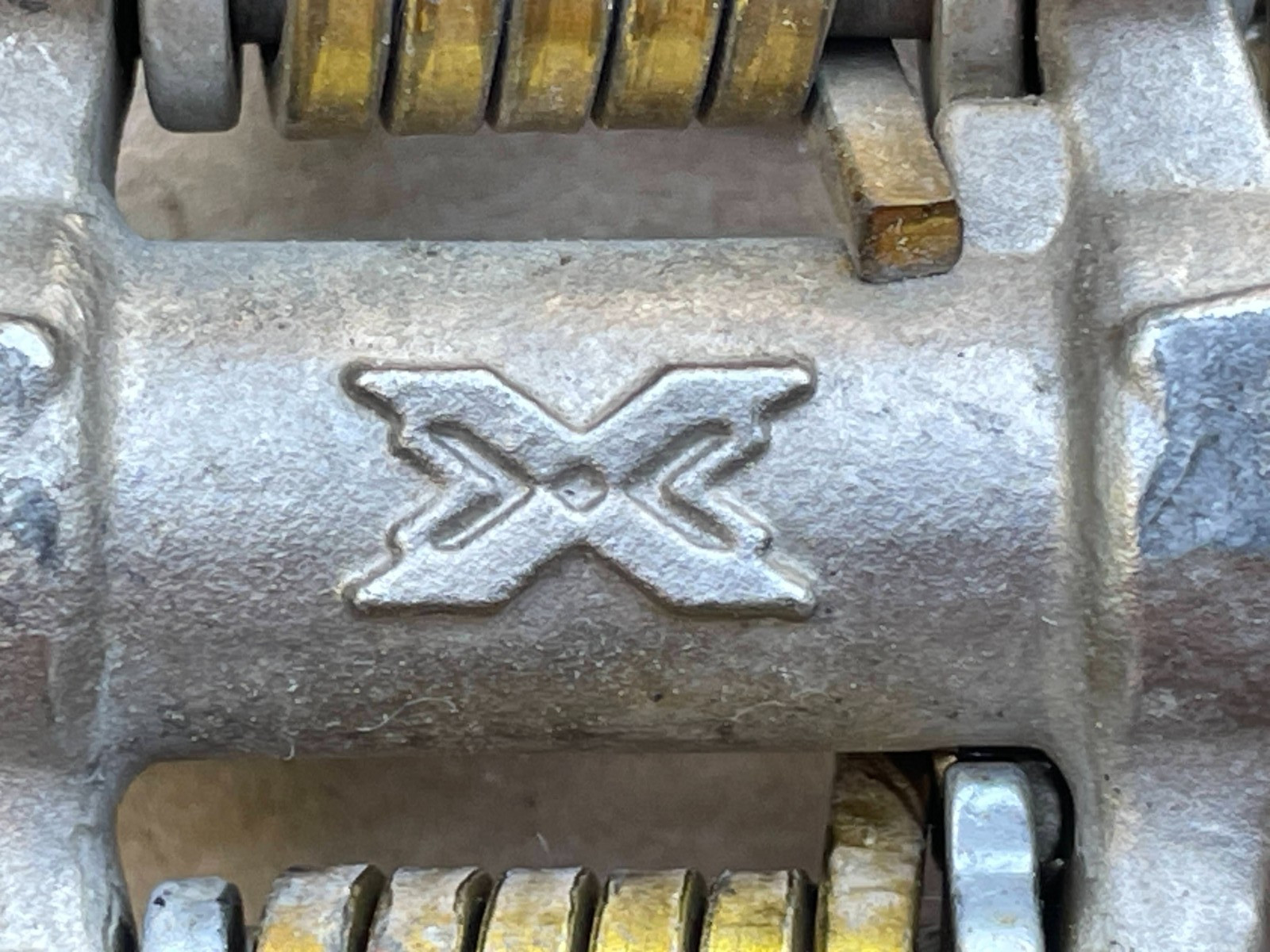 Xpedo «posi-lock» clipless pedals Silver/Gold