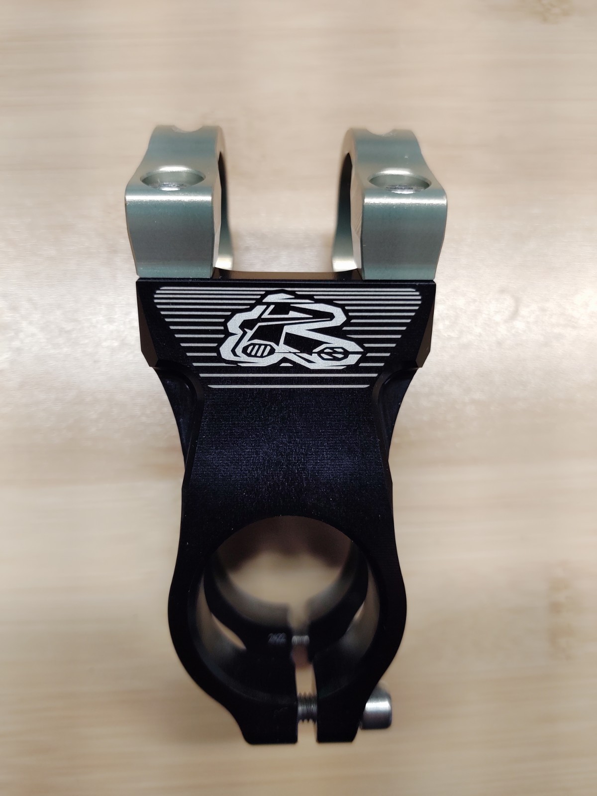 Renthal Apex Stem – 60mm, 31.8 Clamp, +/-6, 1 1/8″, Aluminum, Black/Gold