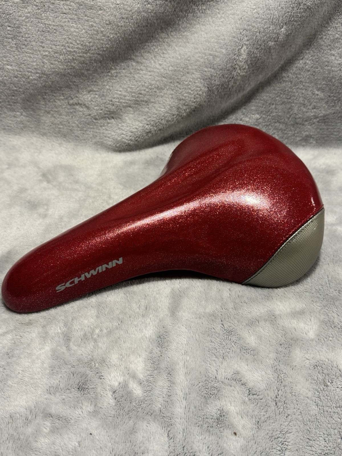 RED & SILVER SCHWINN 10.5” PADDED BICYCLE BIKE SEAT. PVC SEAT COVER PLASTIC BASE