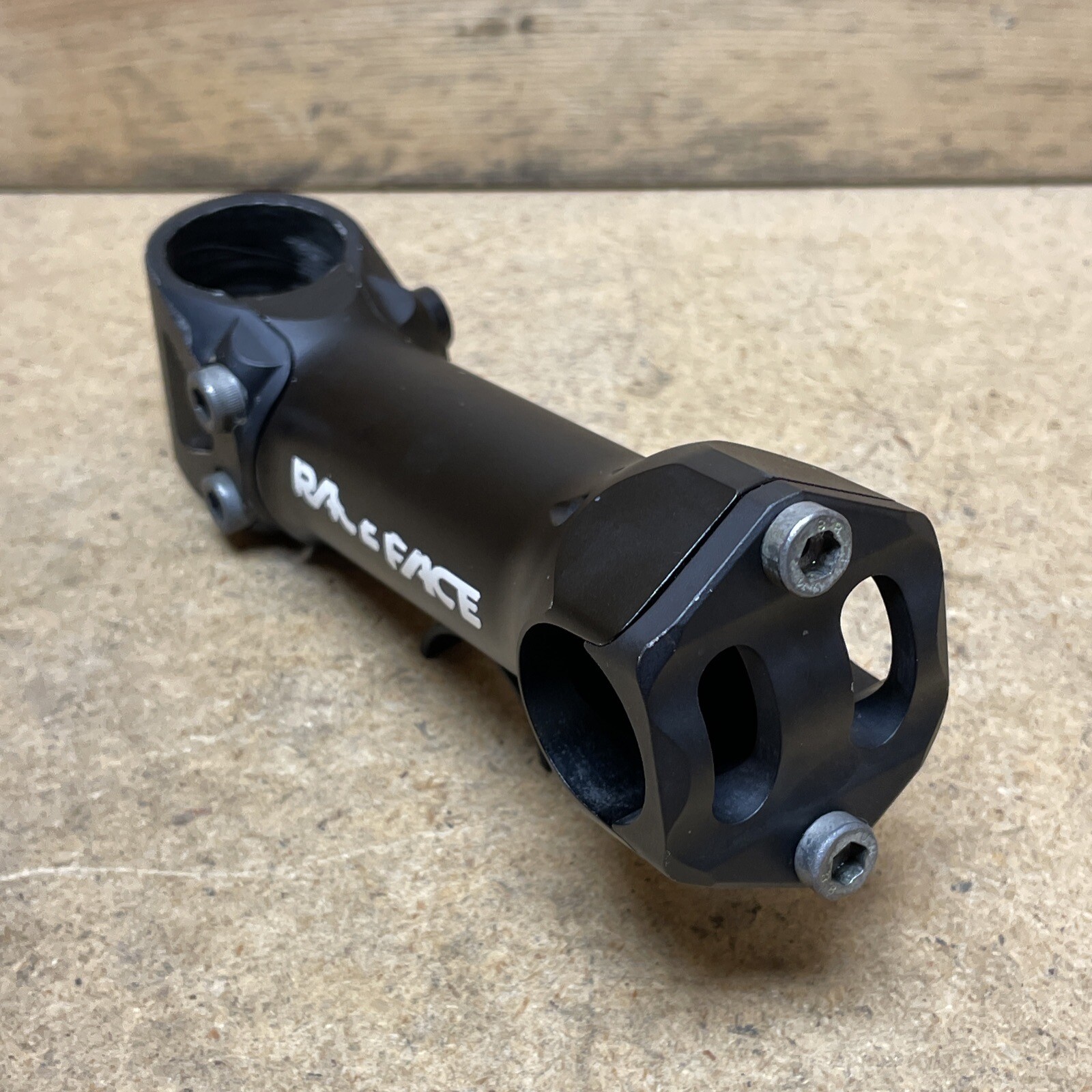 Race Face System ATB Stem 25.4mm Clamp, 125mm Length, 12° Rise, 1-1/8″ Steer