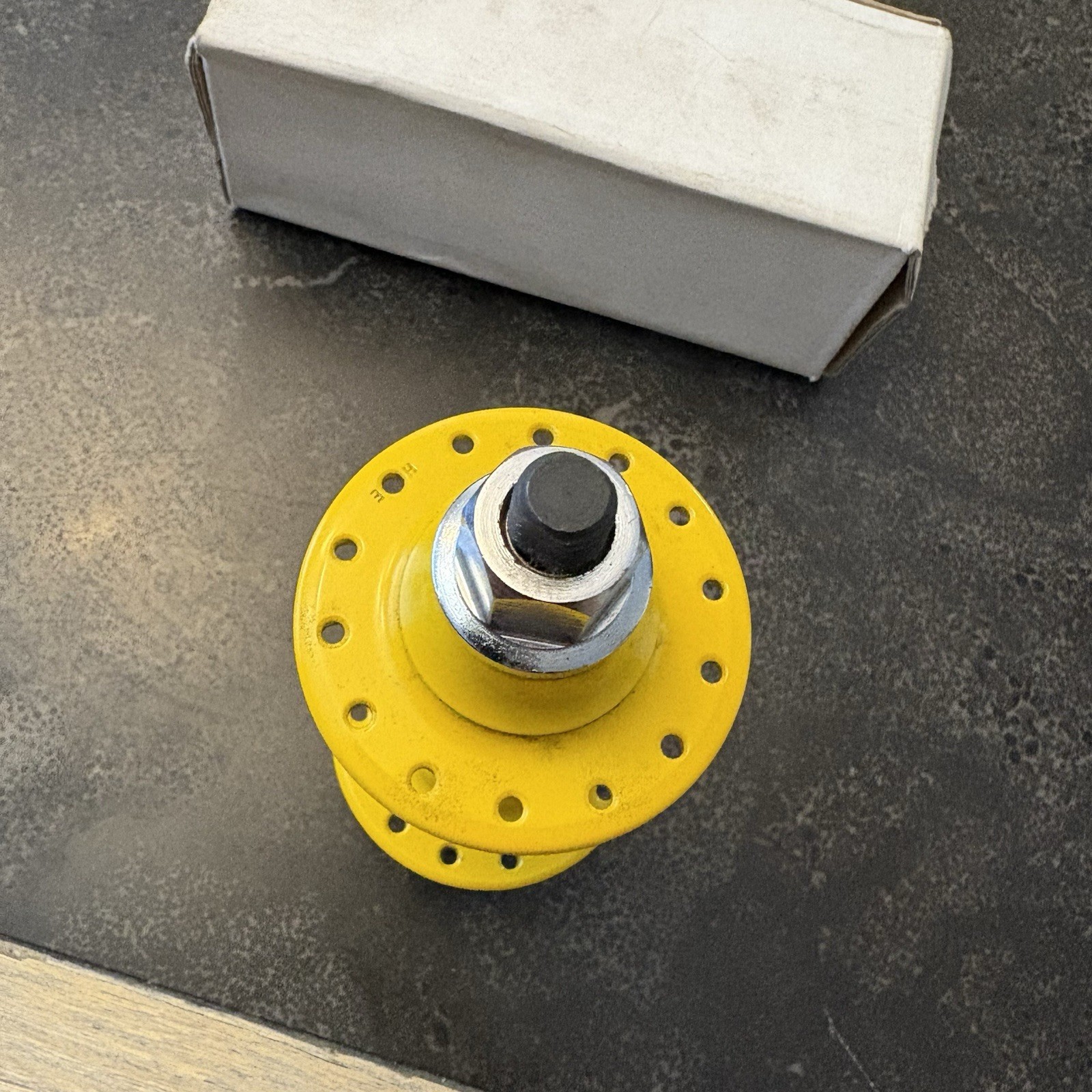 NEW-Powerlite BMX Sealed Bearing 28 Hole Front Hub NEW/NOS Mid-Skool-Yellow