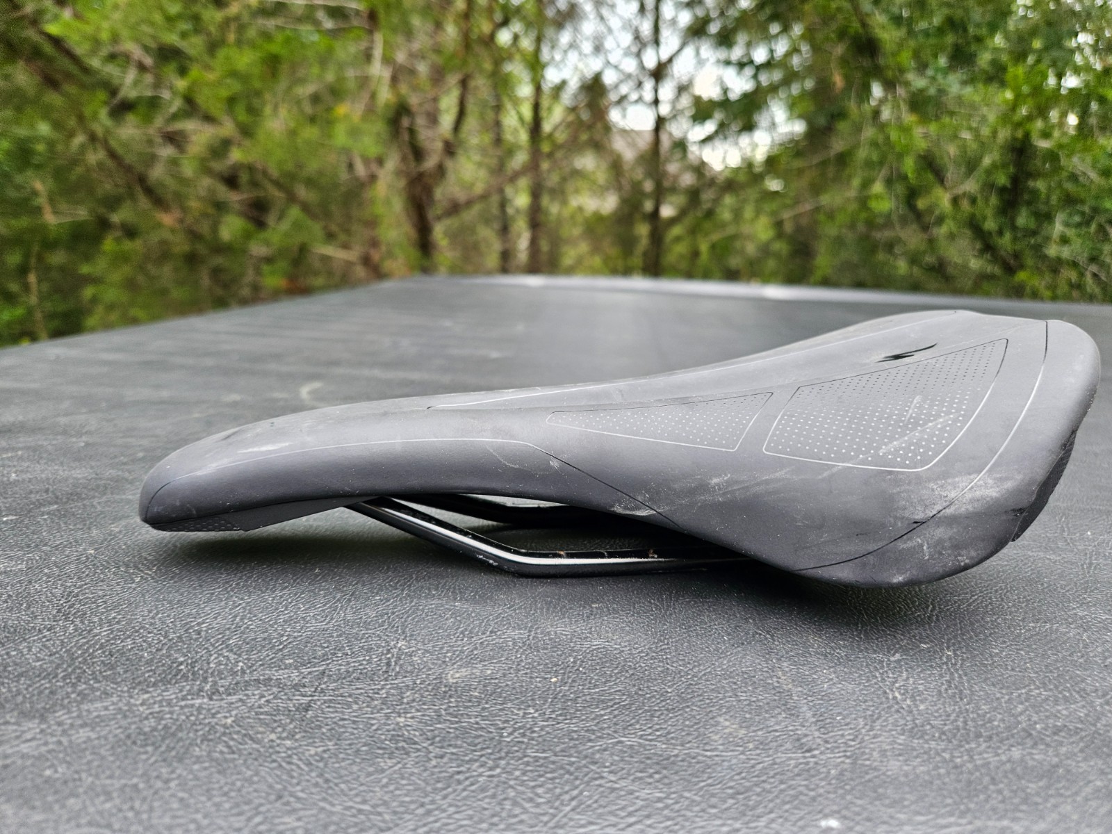 Specialized Body Geometry HENGE BICYCLE BIKE SEAT SADDLE 143mm