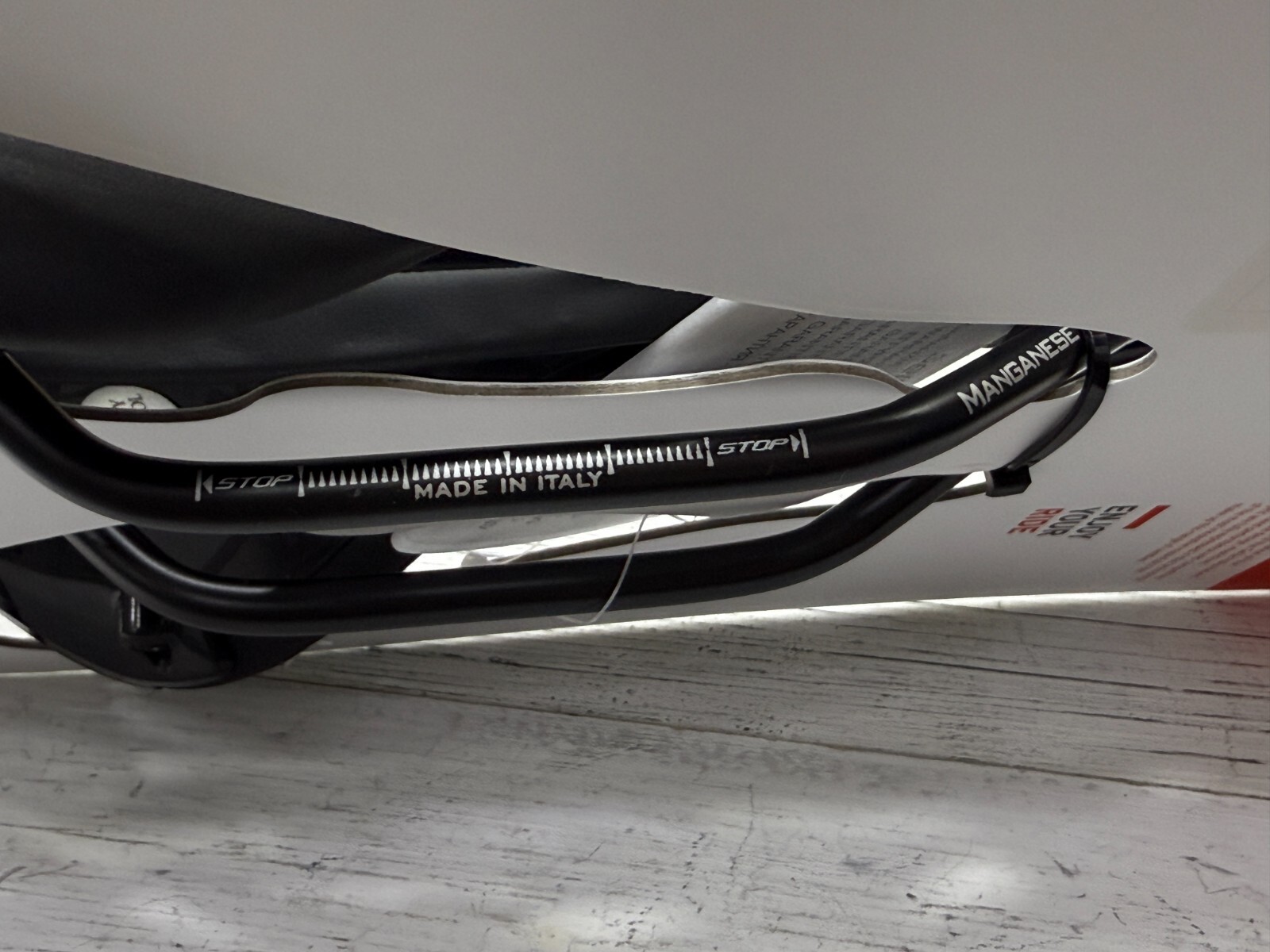 Selle Italia Novus Endurance TM Superflow Manganese Rail L3 149x282mm) Saddle