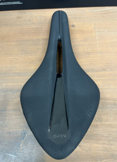 Fizik Arione R1 Open Regular Carbon Rail Road Saddle snake