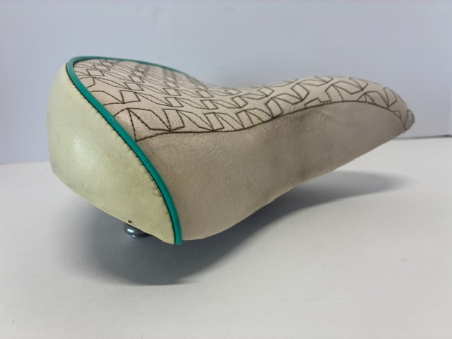 Schwinn Cruiser Wide Comfort Saddle Bike Seat Dual Springs Quilted White/Teal