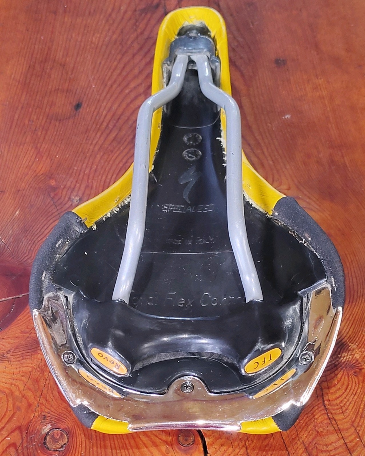 Specialized Revolution Prolong Total Flex Control Saddle Yellow Made in Italy