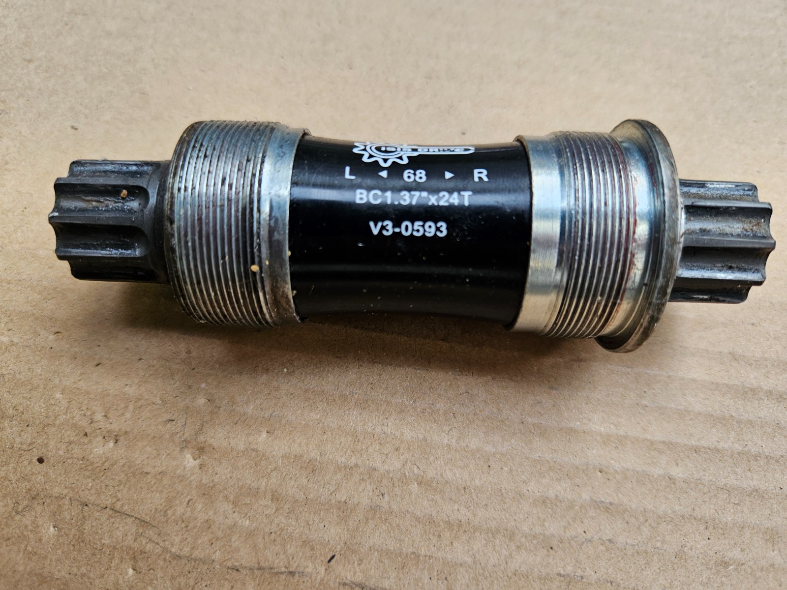 RPM BB-9915 Bottom Bracket ISIS Spline 68mm x 113mm *slight play in bearing*