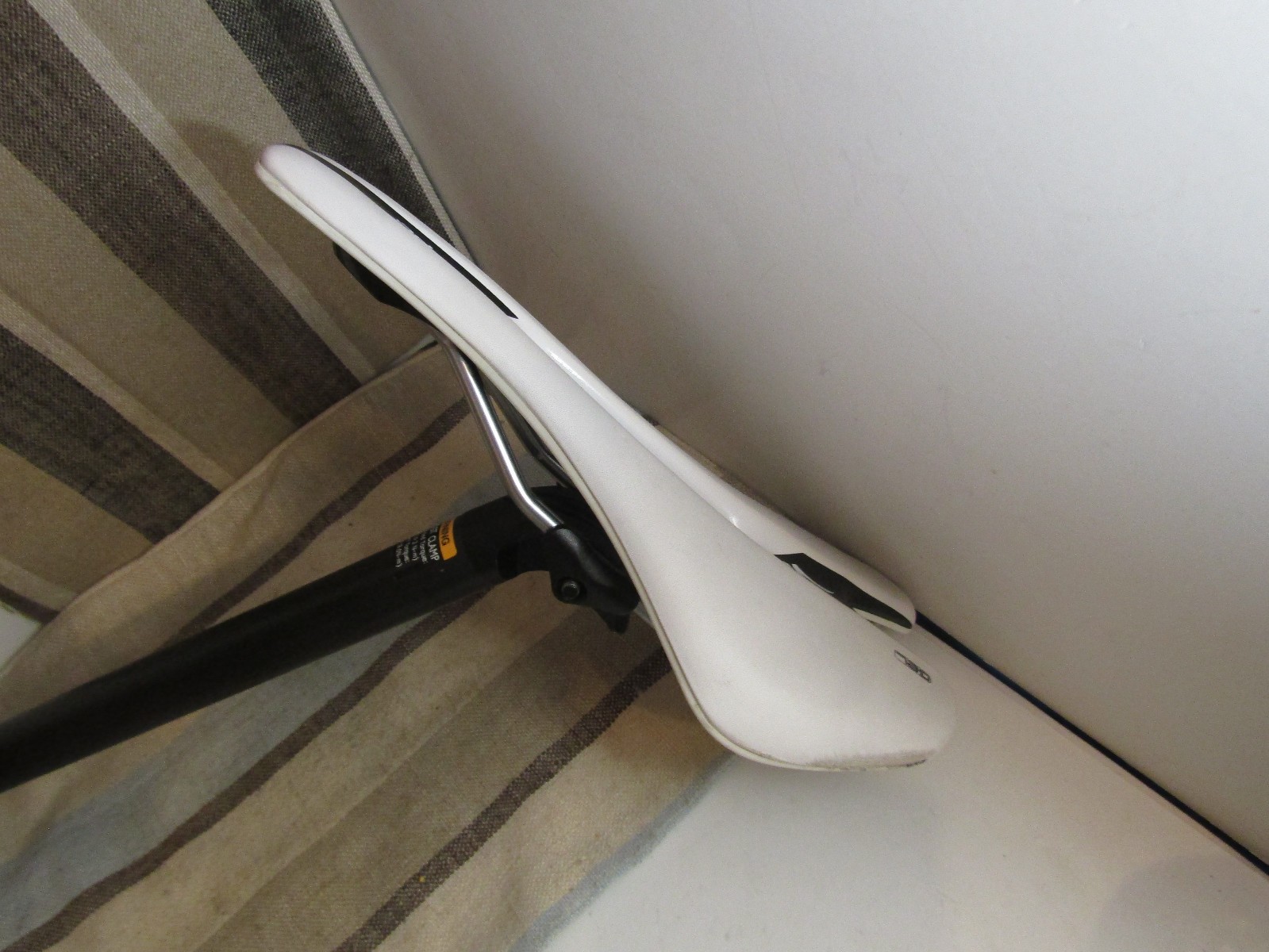 Specialized Toupe Expert 143mm Road Bike Saddle Body Geometry White w/ Post