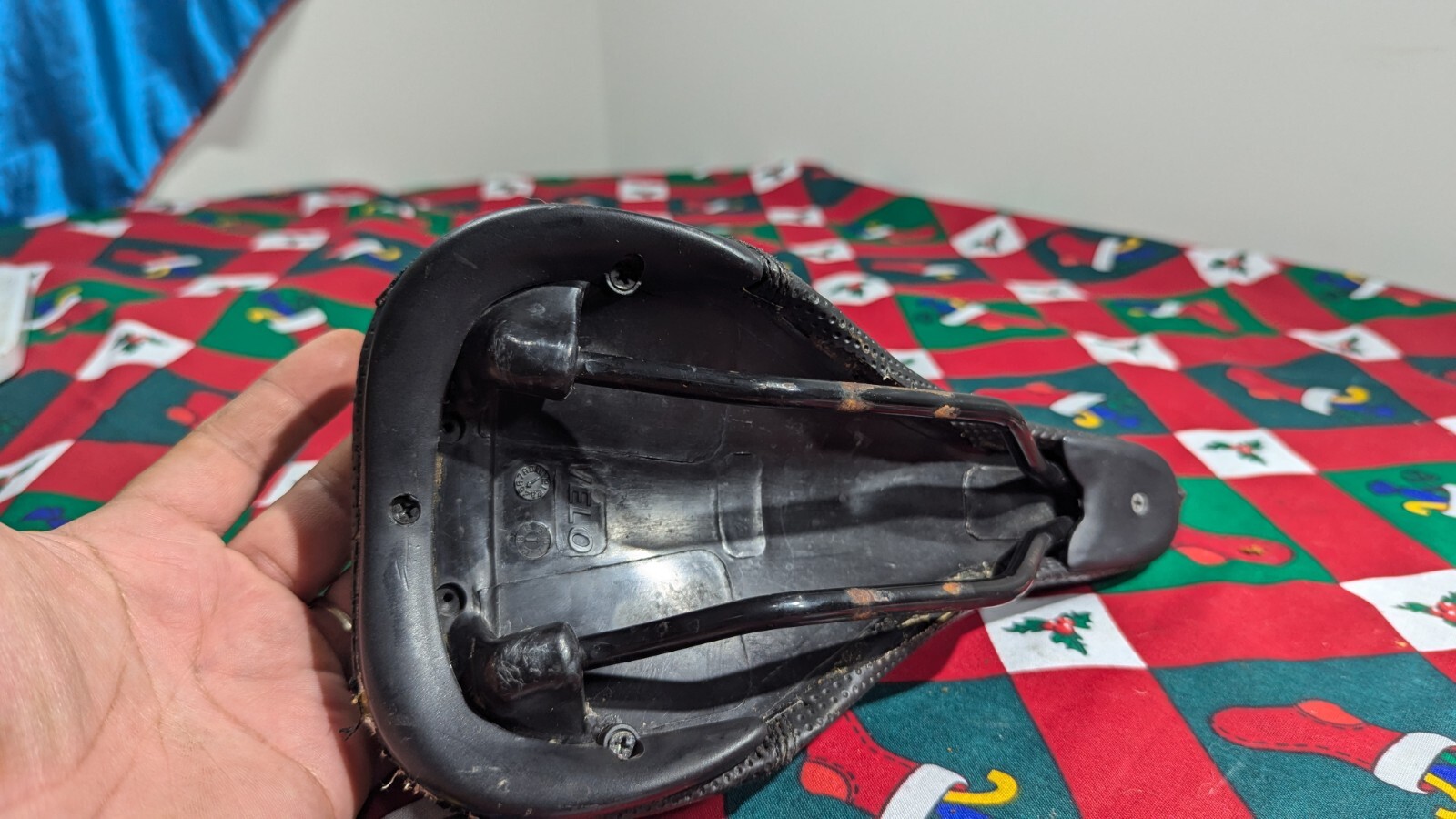 Retro Mid school Low Profile Railed BMX Seat Black Slight Tear Rip