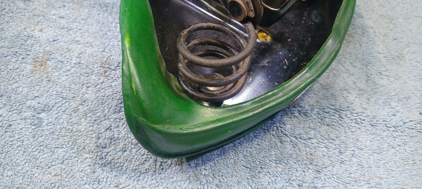VGC Vintage «S» type Schwinn Green Mesinger Bicycle Seat Saddle with seatpost