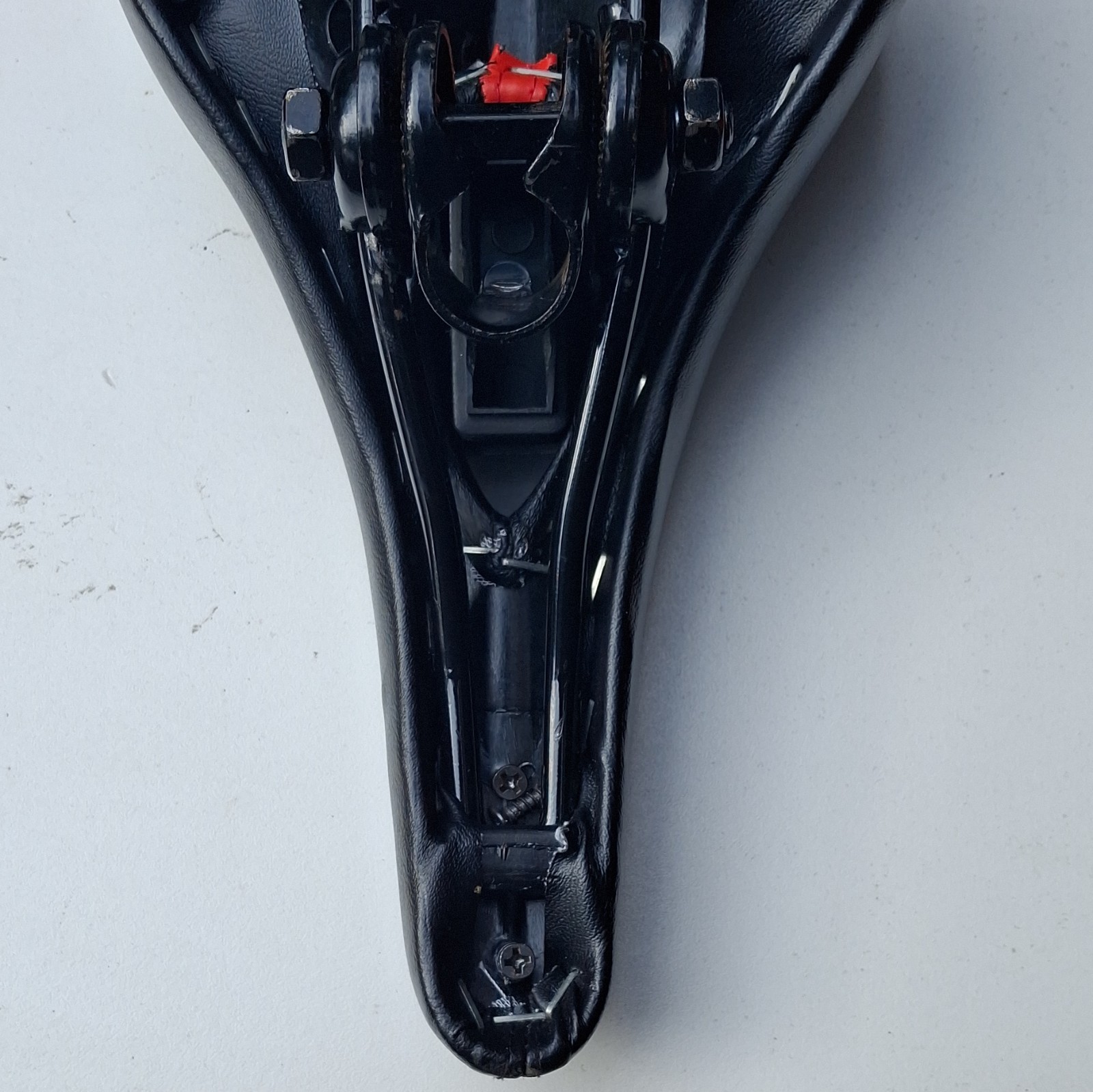 Black/Red Cutaway Bicycle Saddle Seat w/ Steel Rails DADIS26-8