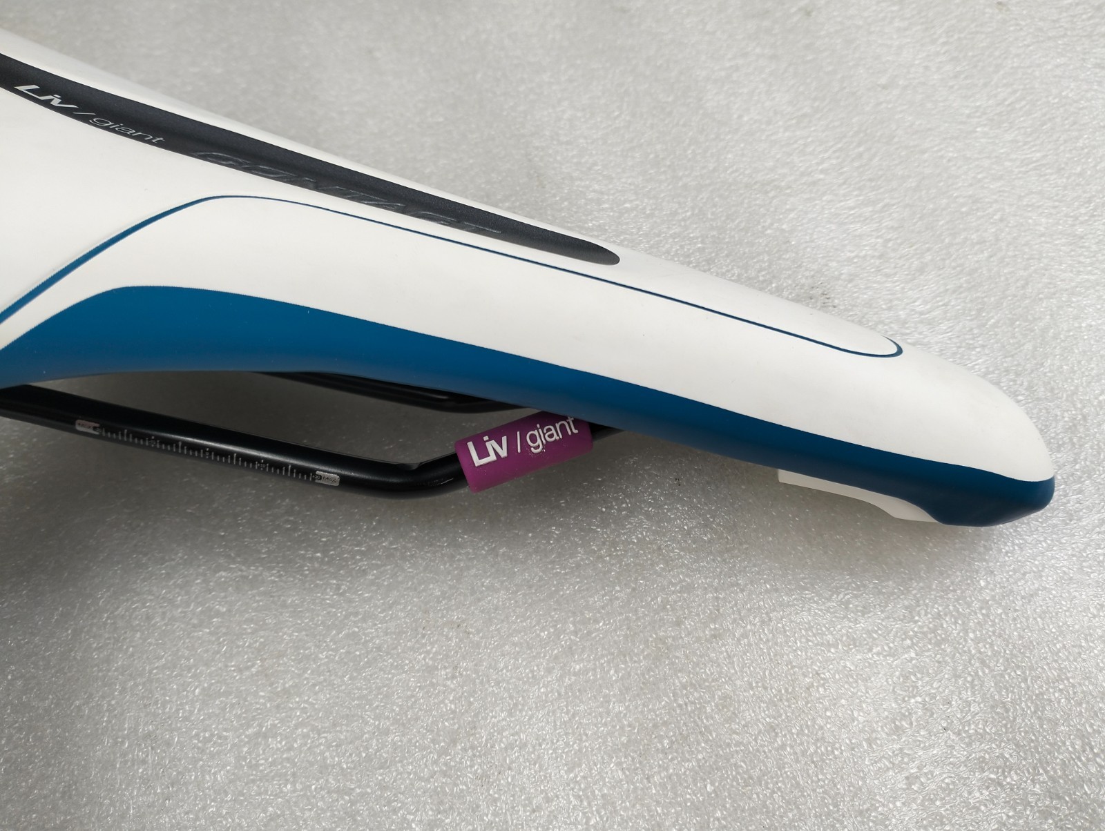 GIANT LIV CONTACT UPRIGHT PELVIC TILT SADDLE 270X160MM WHITE BLUE CRMO RAILS