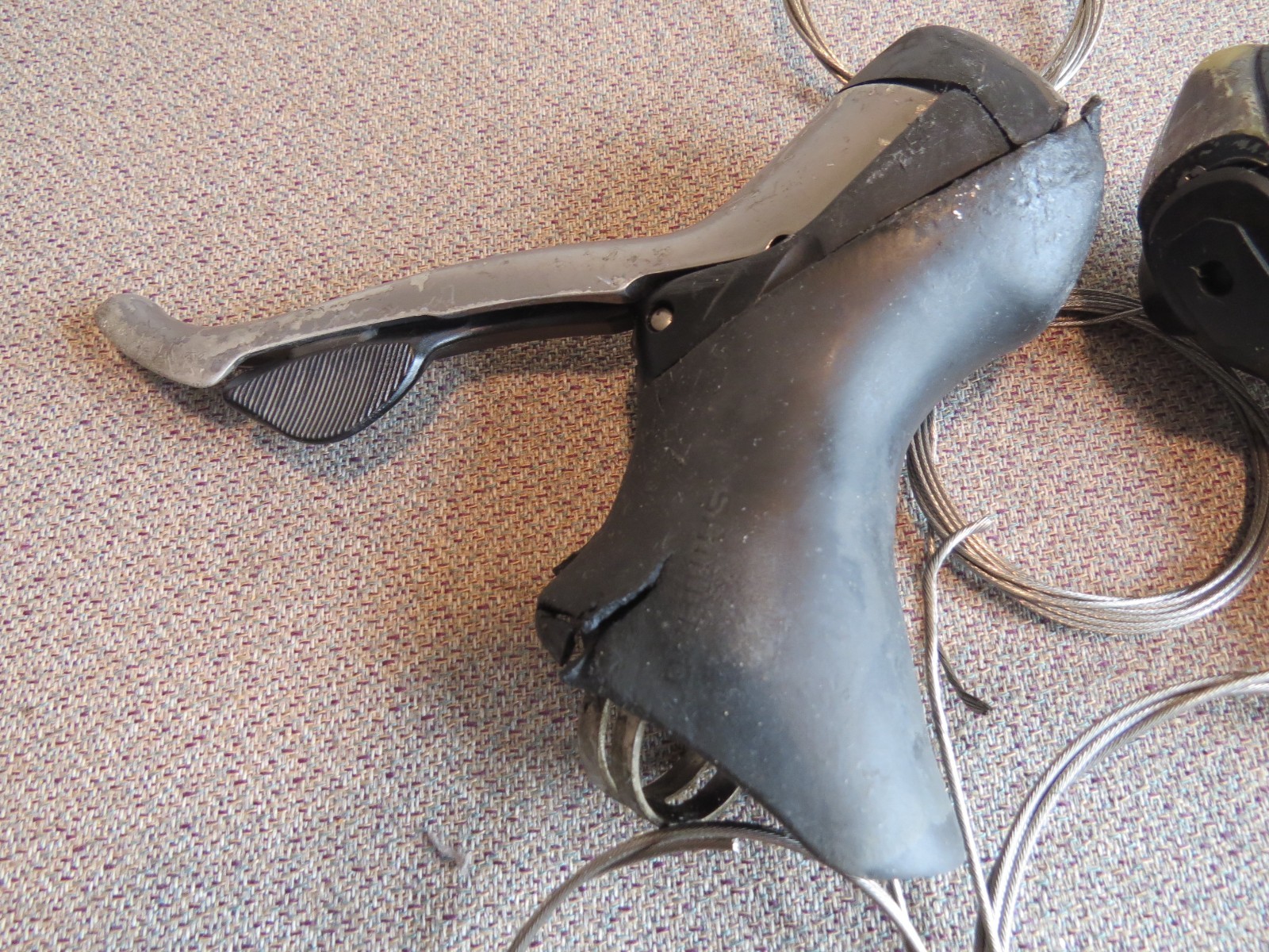 An Excellent- And Ugly – 3×10-Spd Shimano Sora Shifting Brake Lever Set + Cables