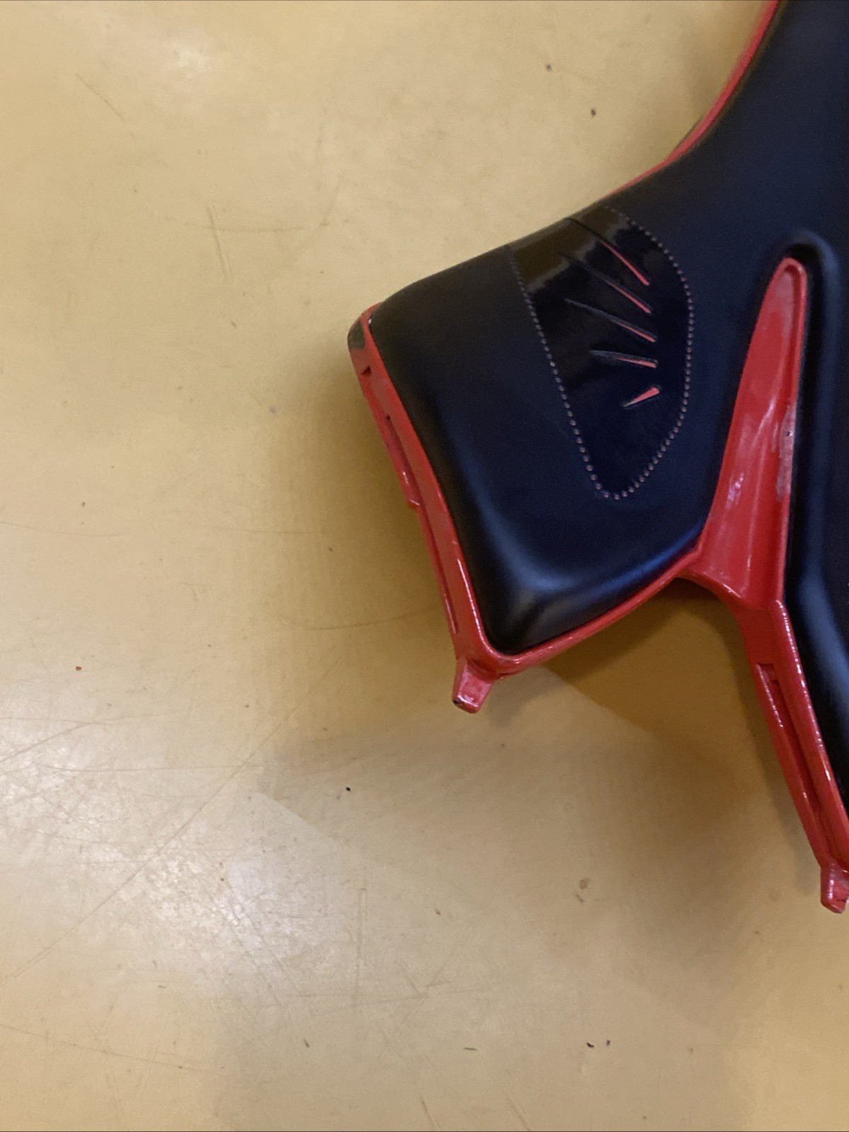 Black & Red UNION SPORT HARZ 265mm x 145mm Carbon Rail Saddle