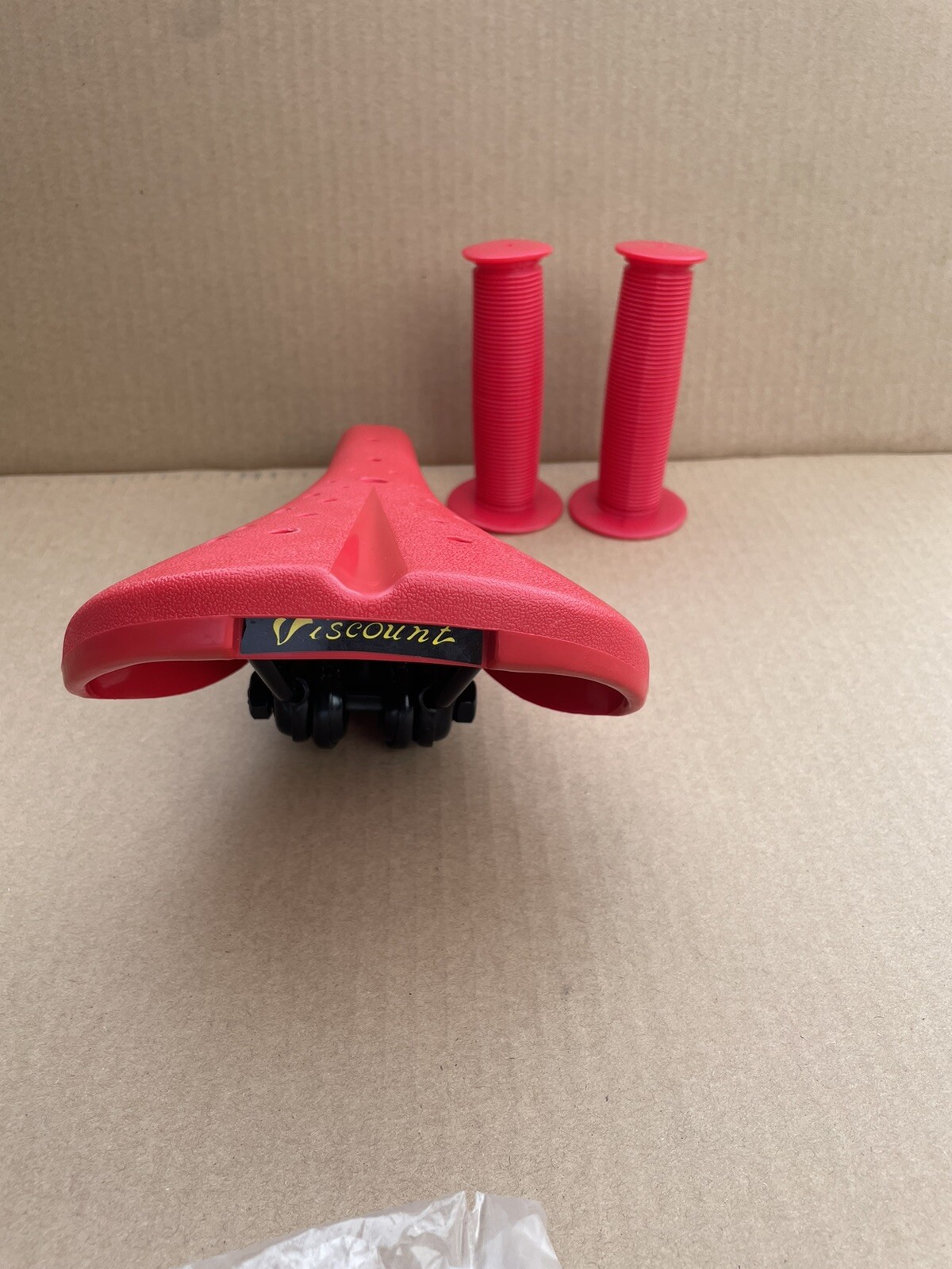 Viscount Dominator BMX Bicycle Seat + Grips Old School Hard Shell saddle GT Red