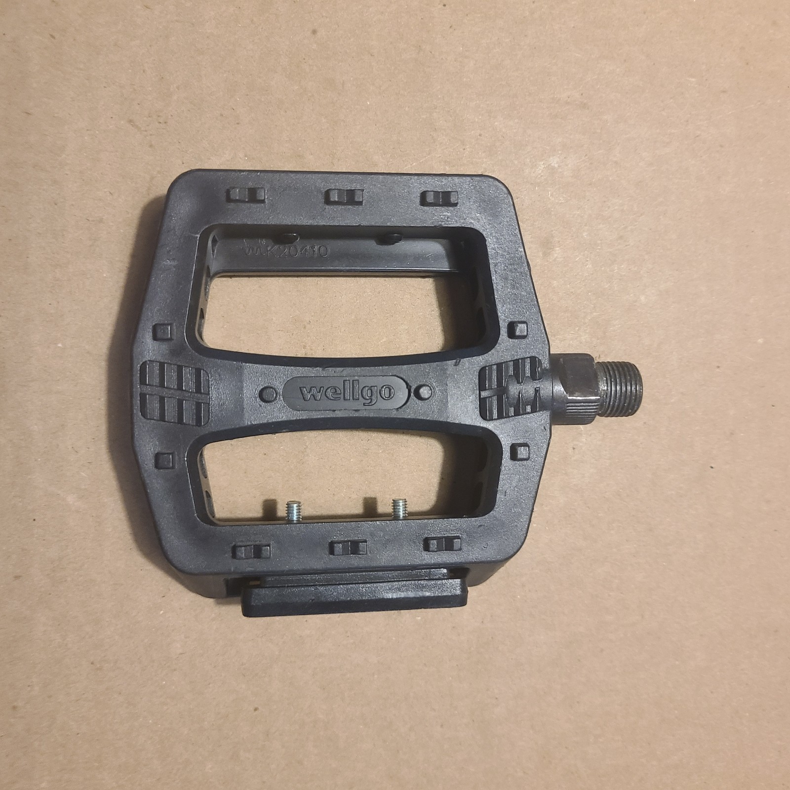 Wellgo K20410 Single LEFT Replacement Bike Pedal 9/16 Black Resin NOS Cateye