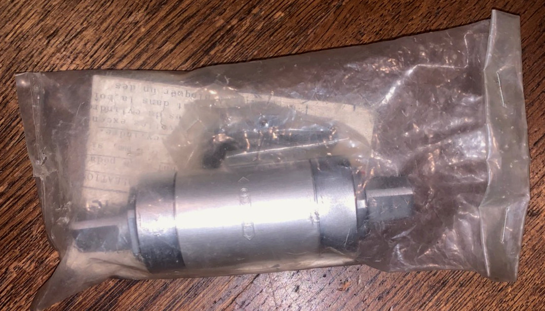 NOS EDCO COMPETITION 65530 35×68/70 Bottom Bracket Cartridge w Eccentric Cups