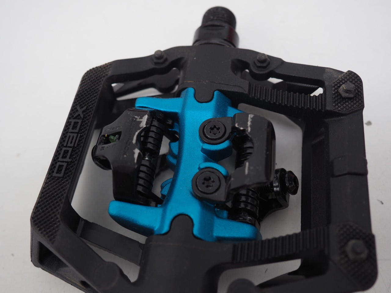 New! Xpedo GFX Neo Blue/Black Clipless Flat/Platform Pedals w/ Cleats