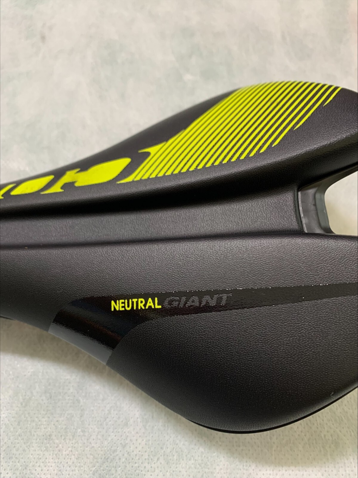 NEW Giant Contact Neutral Bike Saddle 279 x 140mm Black/yellow