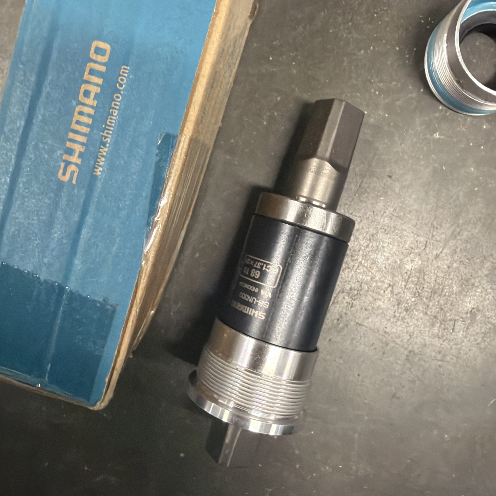 Shimano BB-UN300 bottom bracket British thread, 68 – 110 mm New