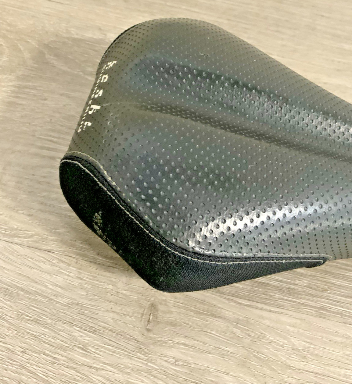 KOSHI ROAD BIKE SADDLE 325 GRAMS CHROMOLY STAYS 135 MM X 278 MM