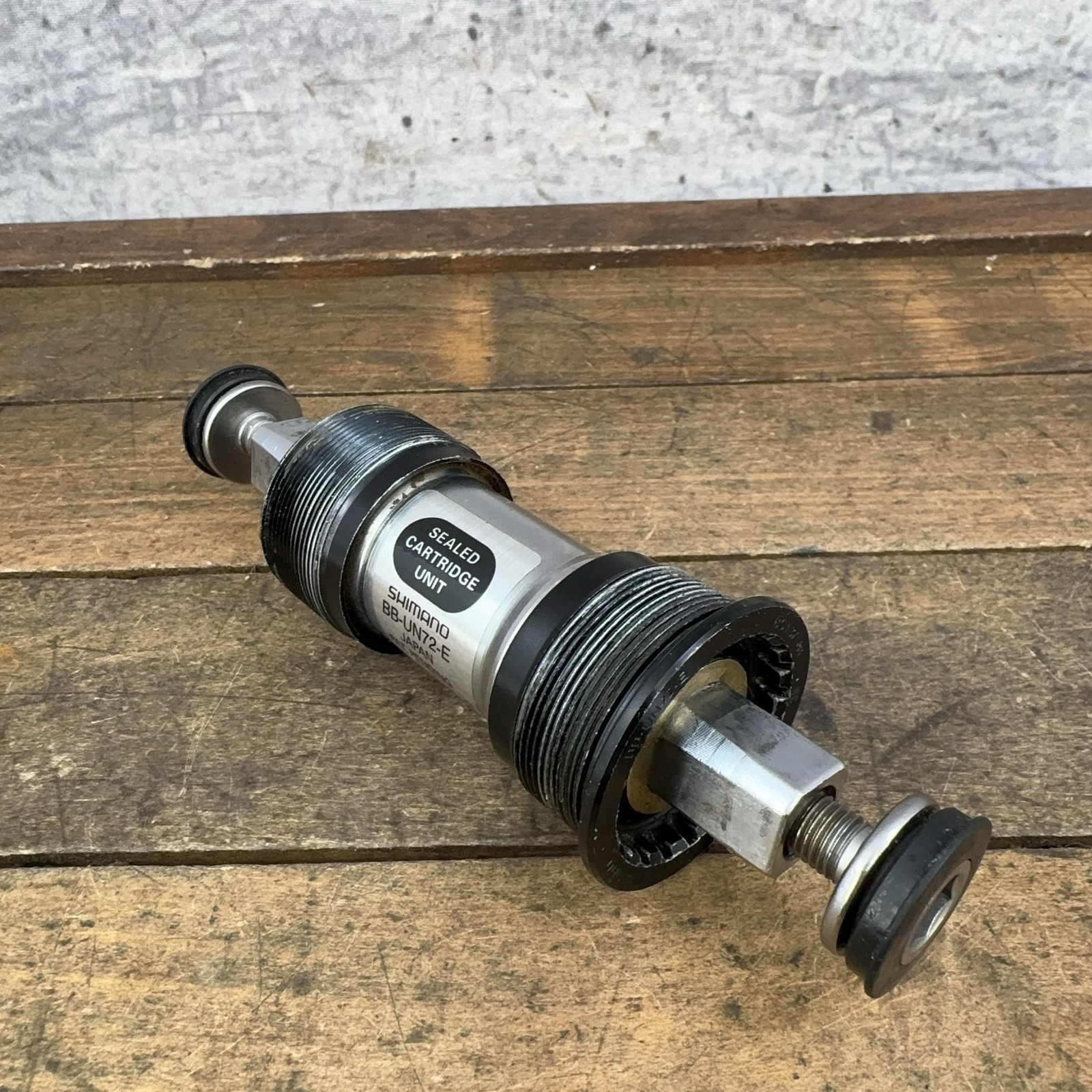 Shimano BB-UN72-E Bottom Bracket 73mm BSA 111mm Square Taper JIS Japan 90s MTB