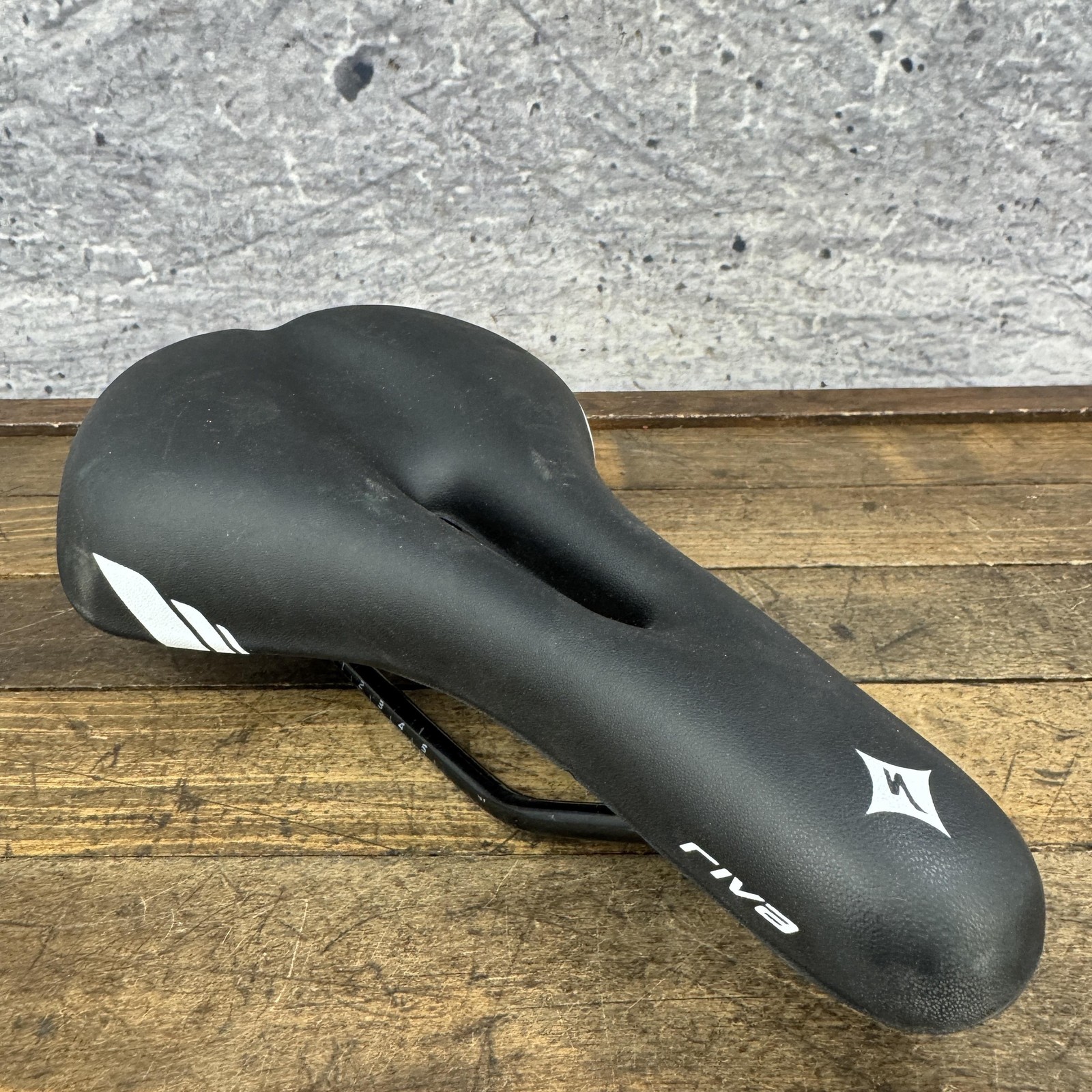 Specialized Riva Body Geometry Bicycle Saddle Seat Black 142mm 365g Womens Bike