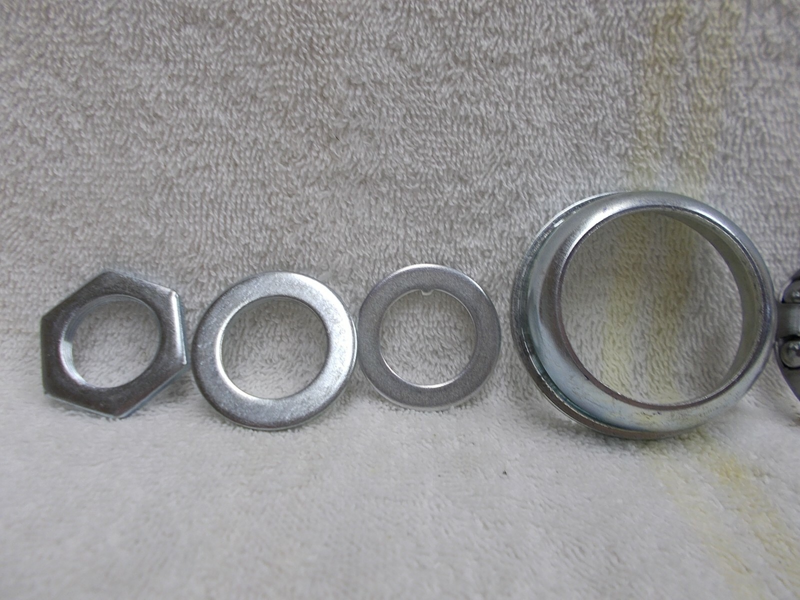YST CORP. PROFESSIONAL CHROME BICYCLE BOTTOM BRACKET SET BB-621 NOS